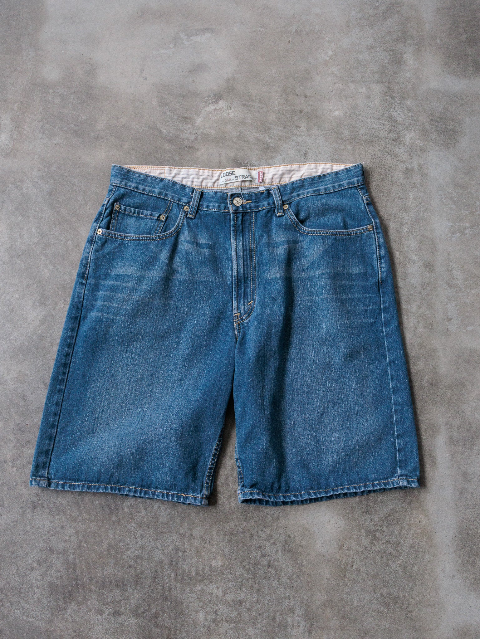 Vintage 00s Blue Levi's 569 Denim Shorts (W36)