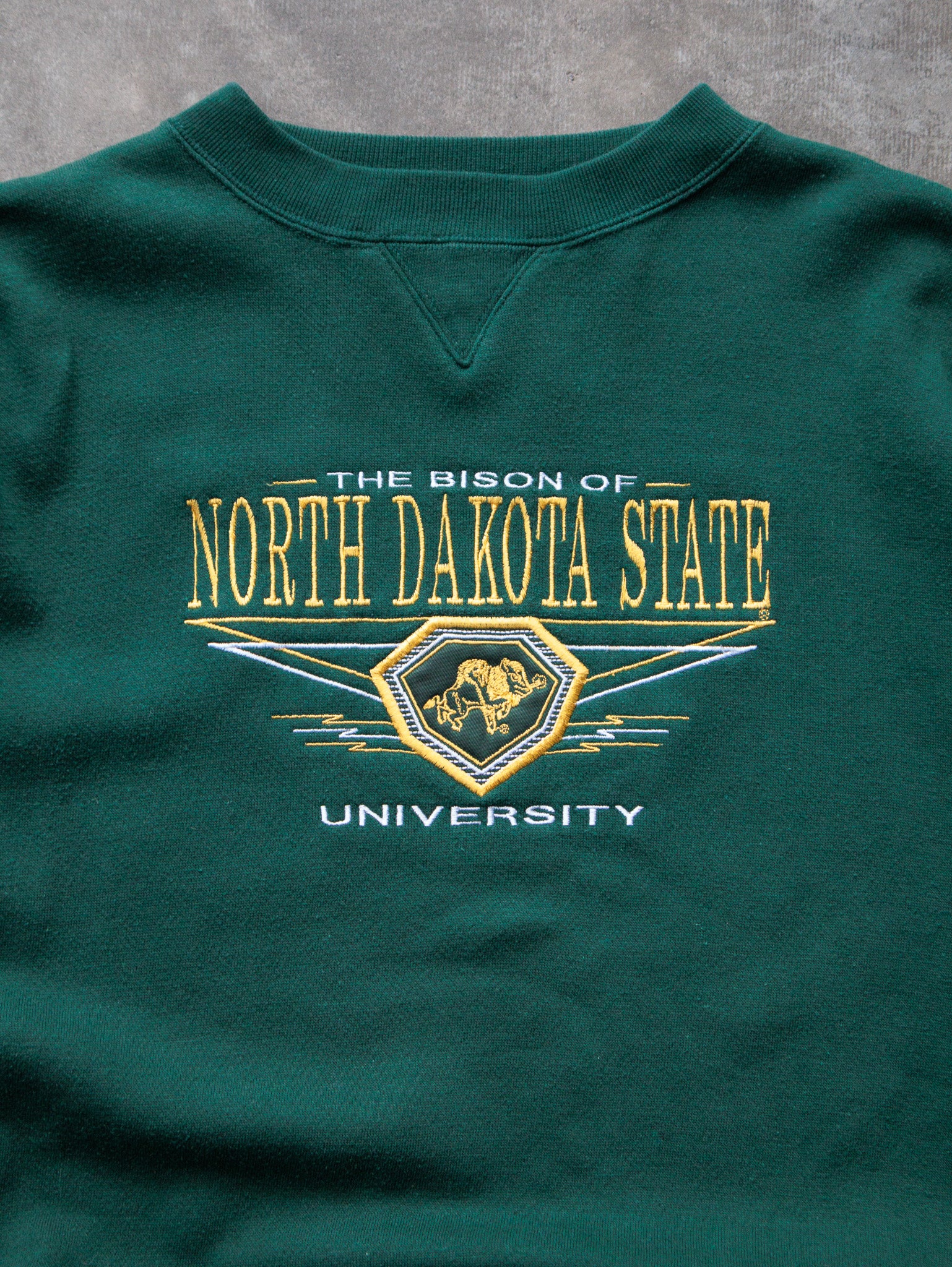 Vintage 90s Green North Dakota State University Sweatshirt (XL)