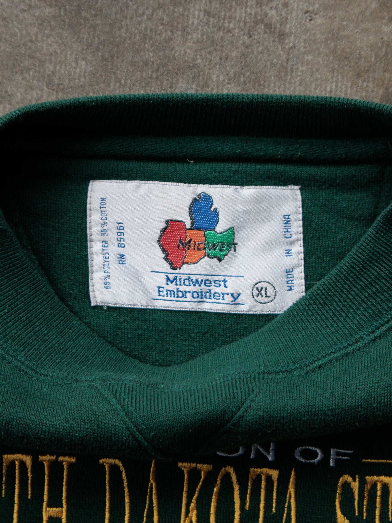 Vintage 90s Green North Dakota State University Sweatshirt (XL)