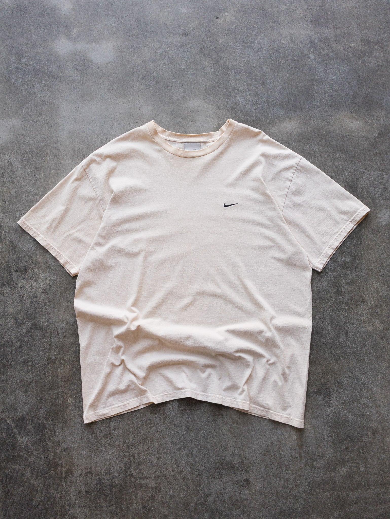 Vintage 00s Cream Nike Small Swoosh Tee (XL)
