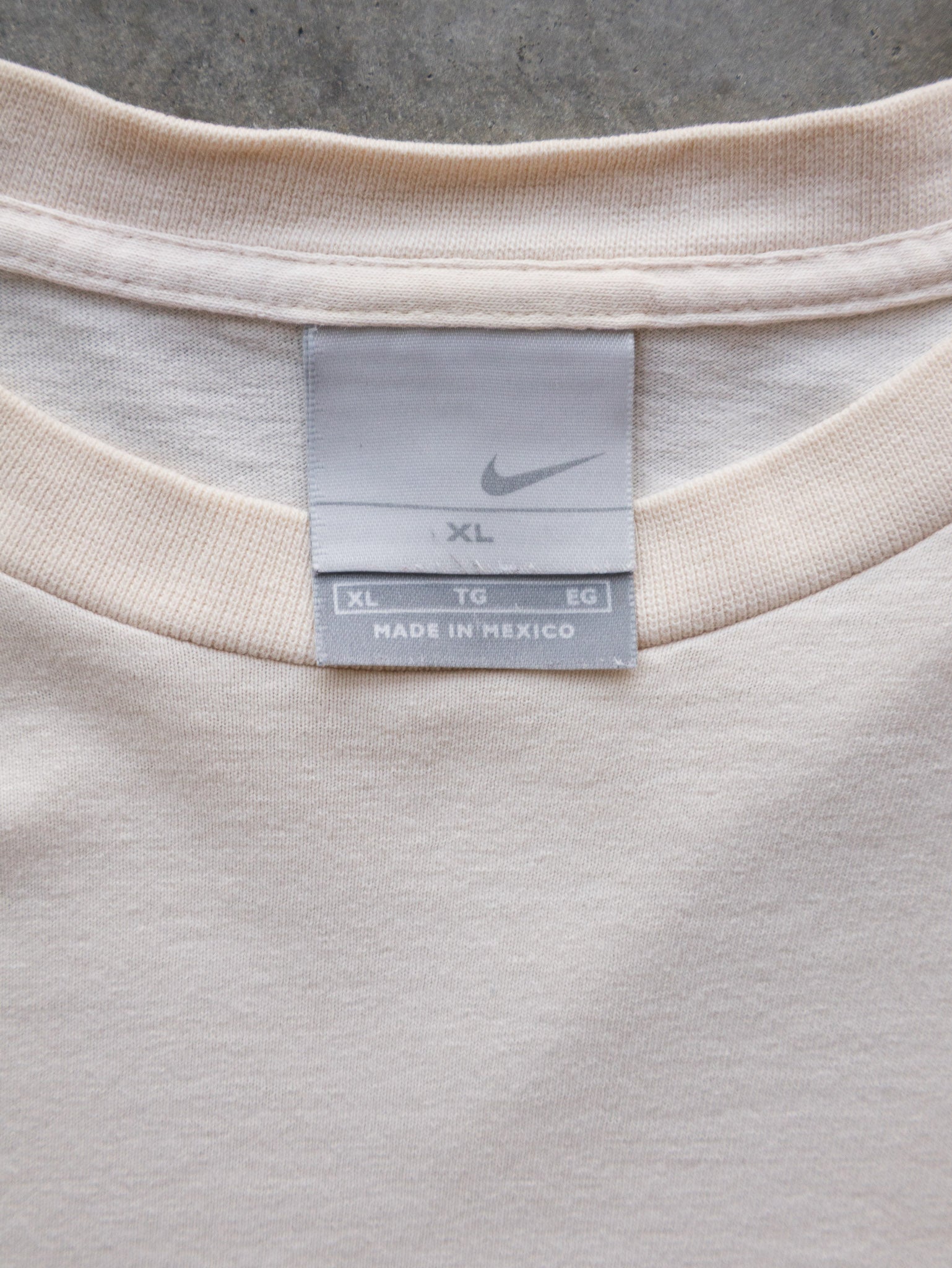 Vintage 00s Cream Nike Small Swoosh Tee (XL)