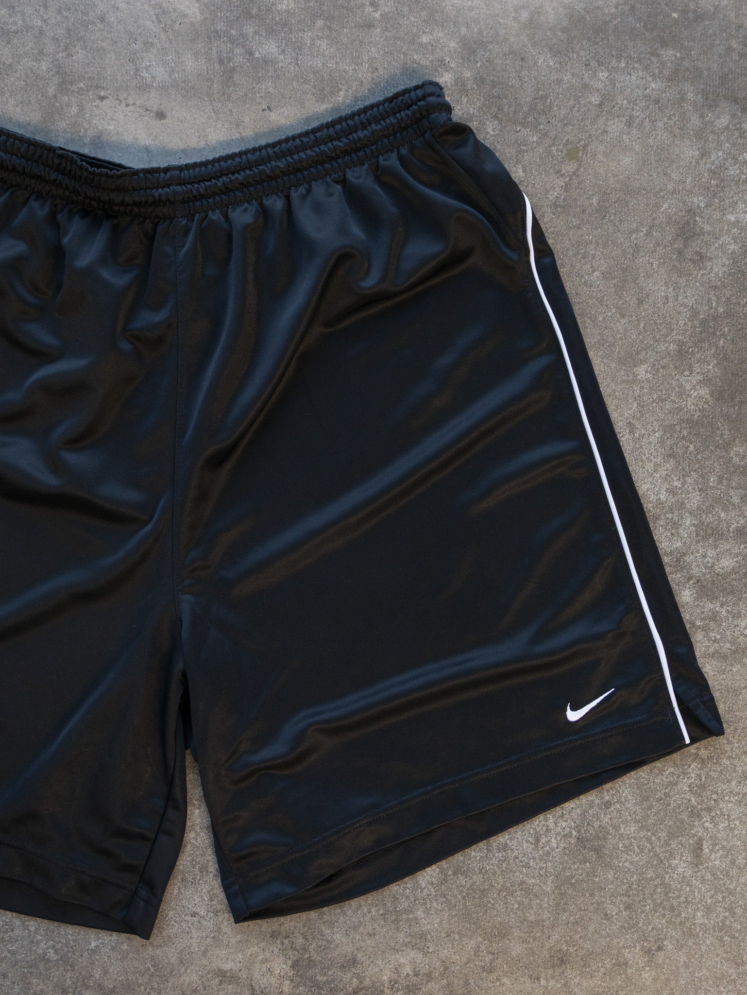 Vintage Black Nike Shorts (M)