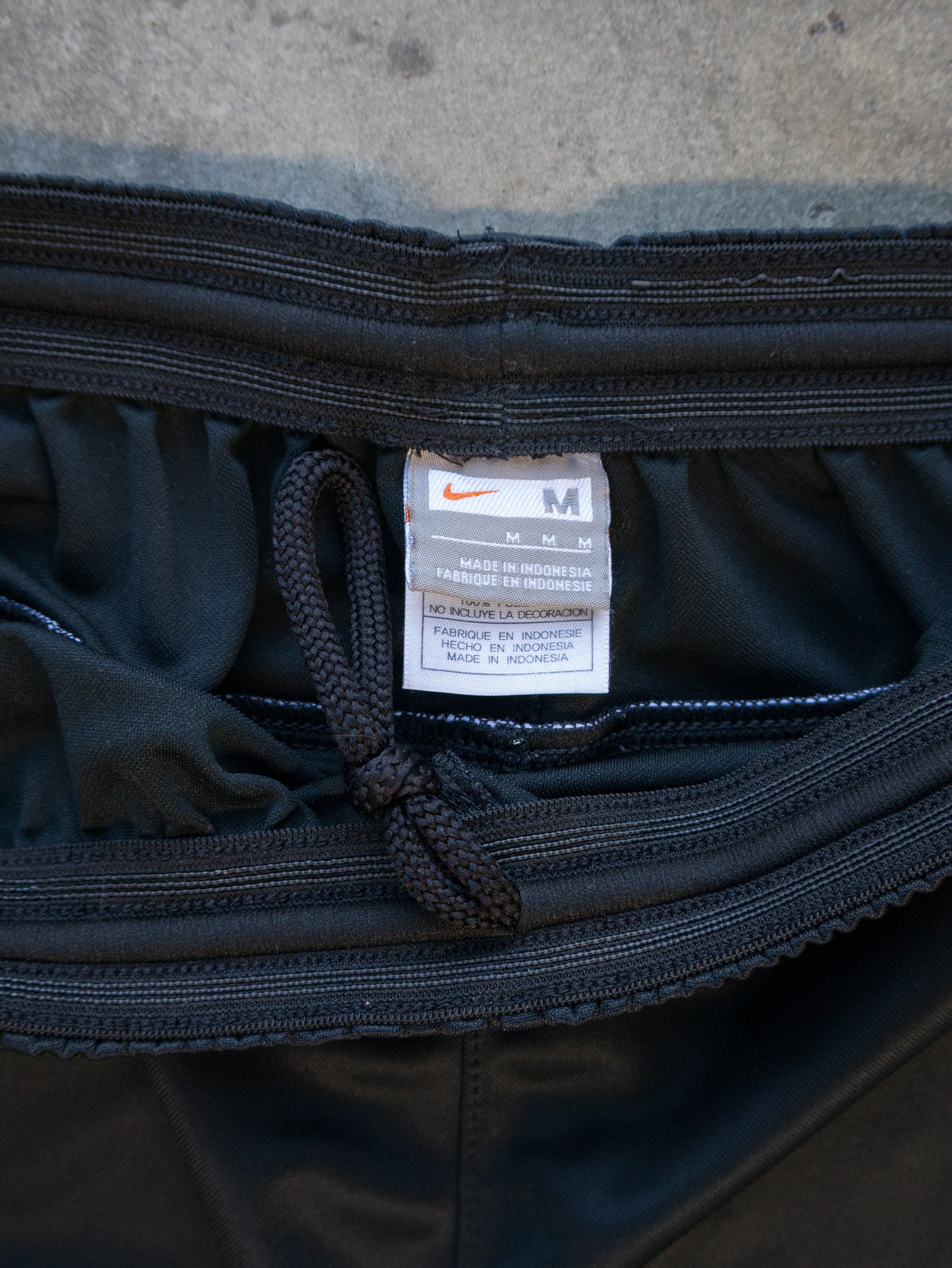 Vintage Black Nike Shorts (M)