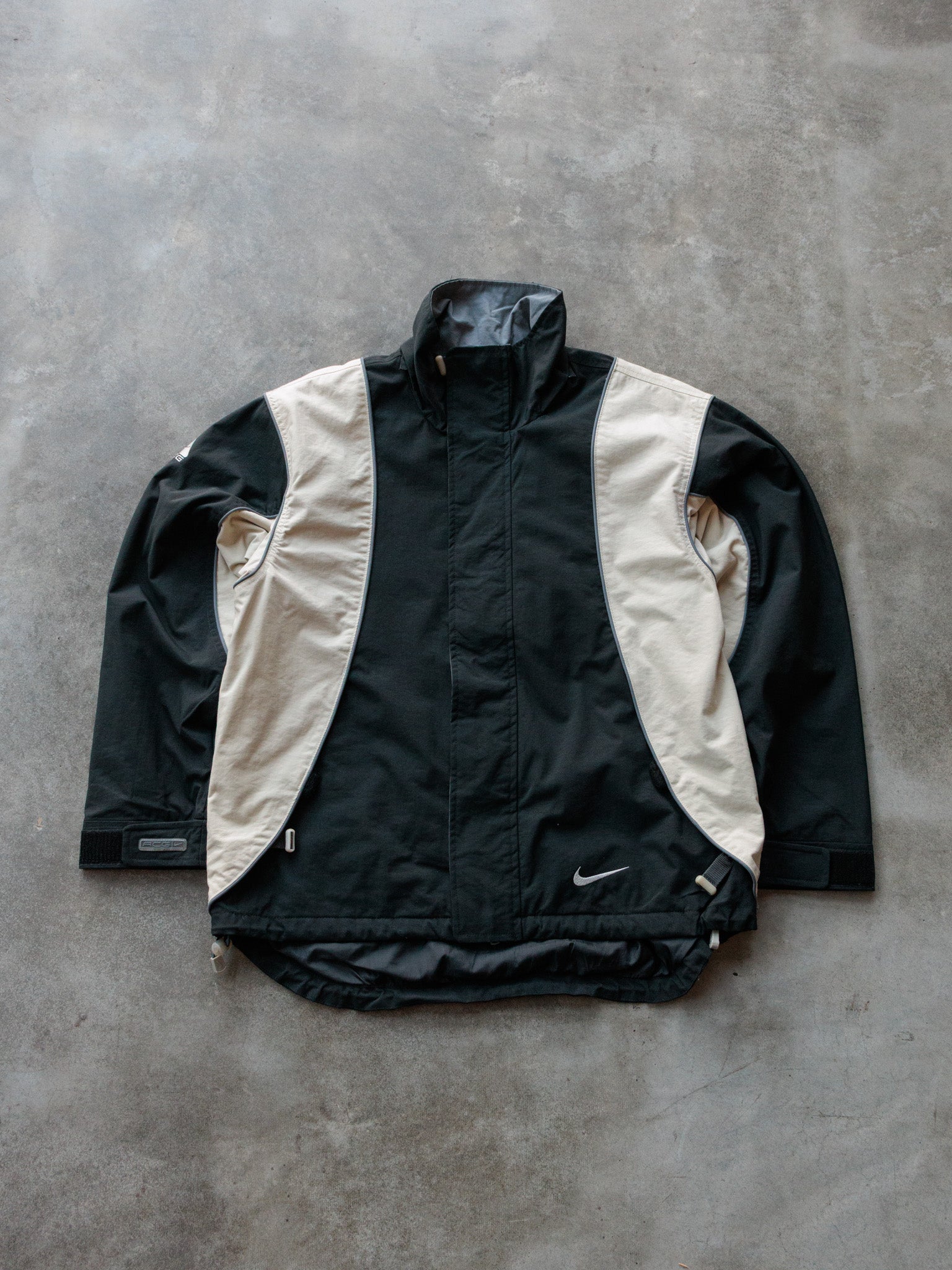 Vintage Black & Beige Nike ACG Jacket (S)