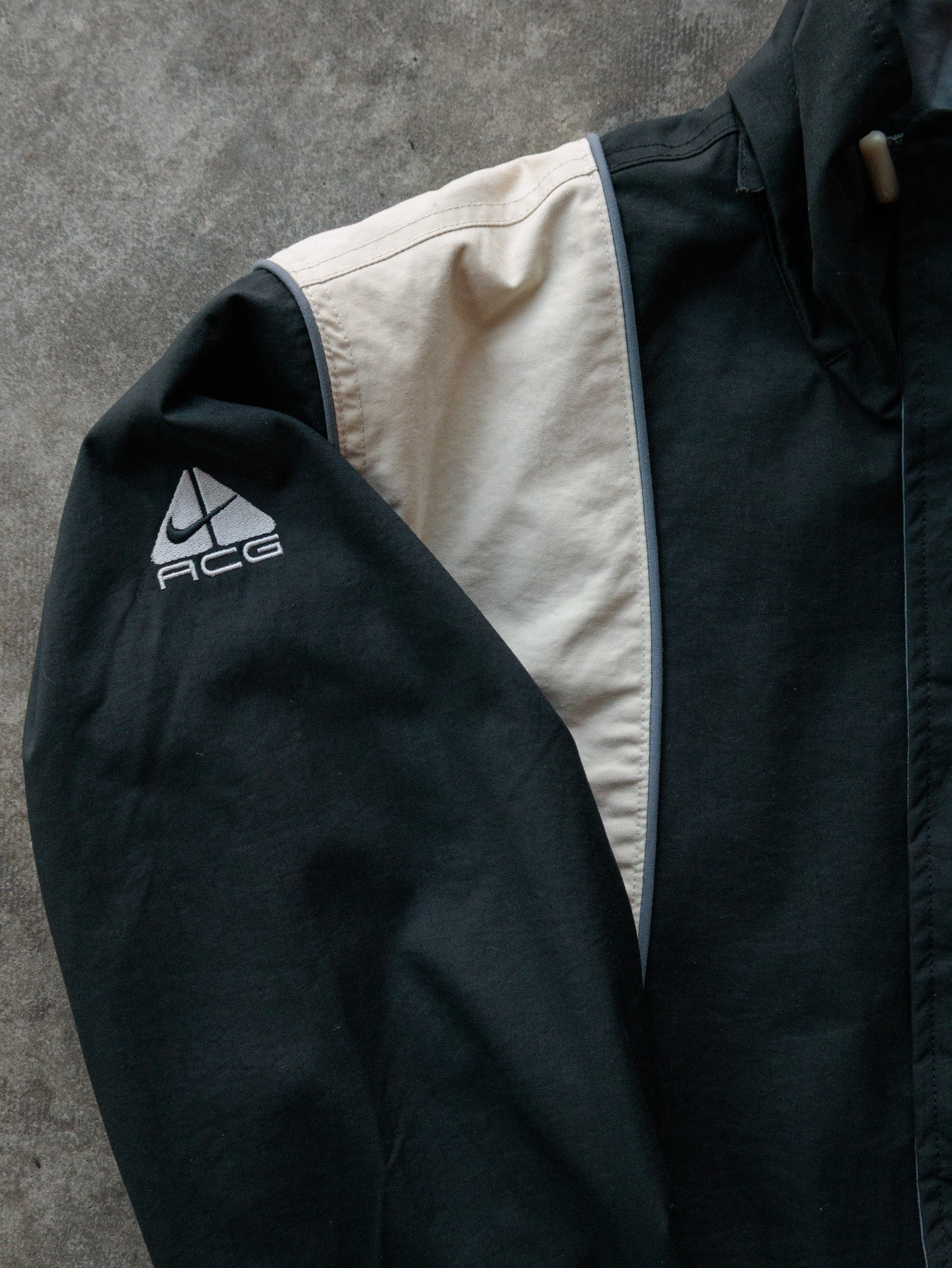 Vintage Black & Beige Nike ACG Jacket (S)