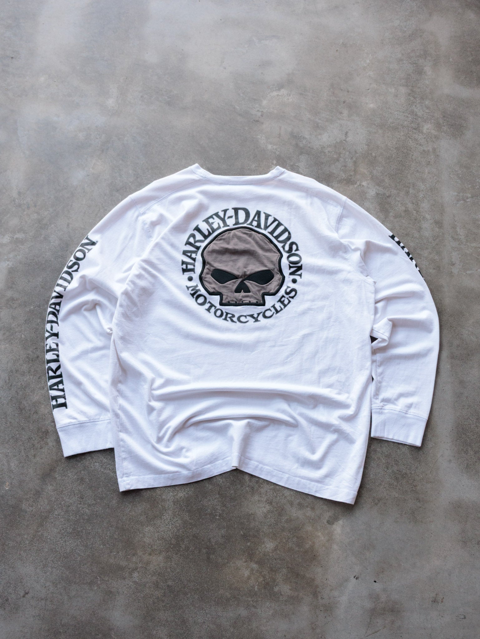 Vintage White Harley-Davidson Skull Long Sleeve Tee (XL)