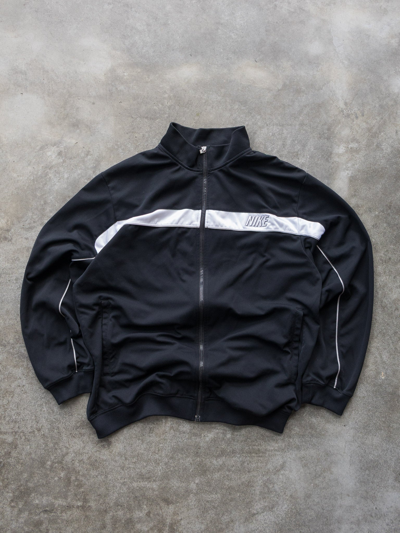Vintage 00s Black & White Nike Track Jacket (L)