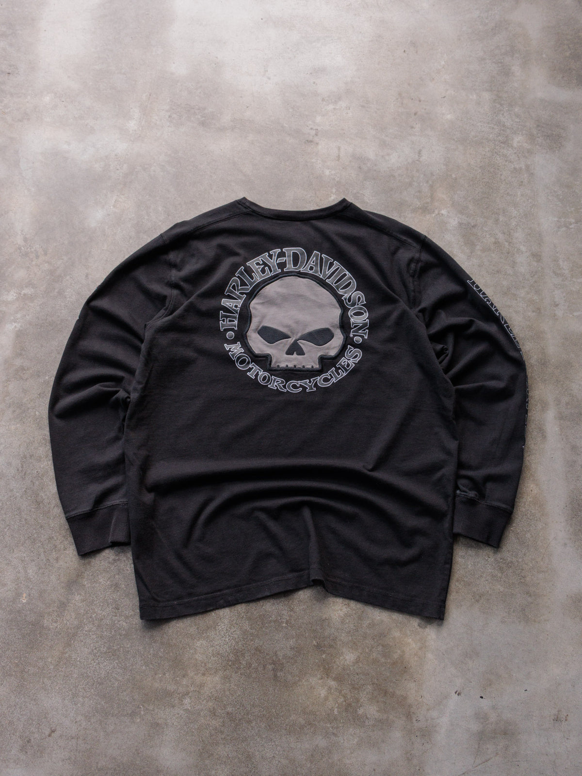 Vintage Black Harley-Davidson Skull Long Sleeve Tee (XL)