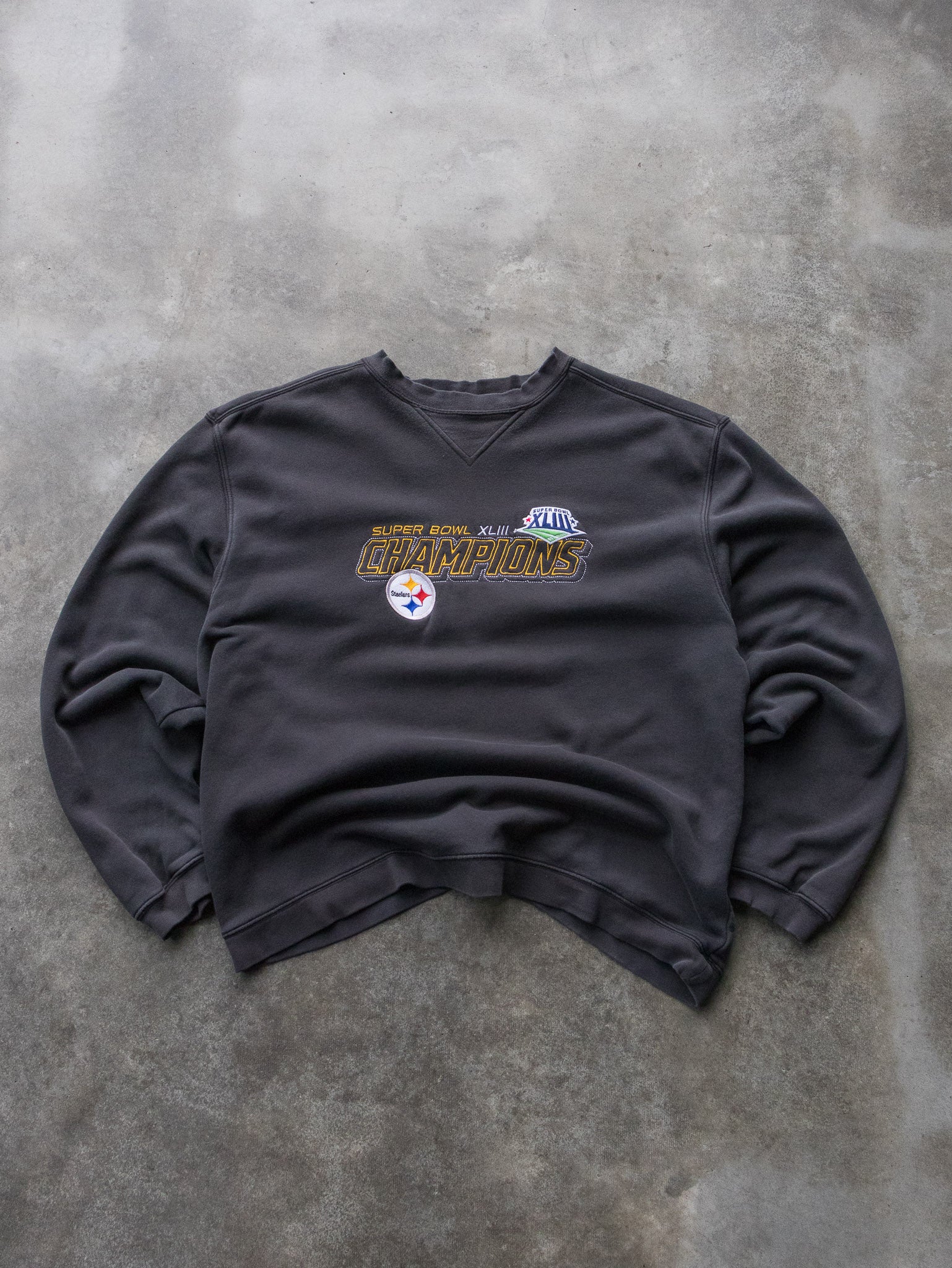 Vintage 2009 Faded Black Pittsburgh Steelers Super Bowl Champs Sweatshirt (L)