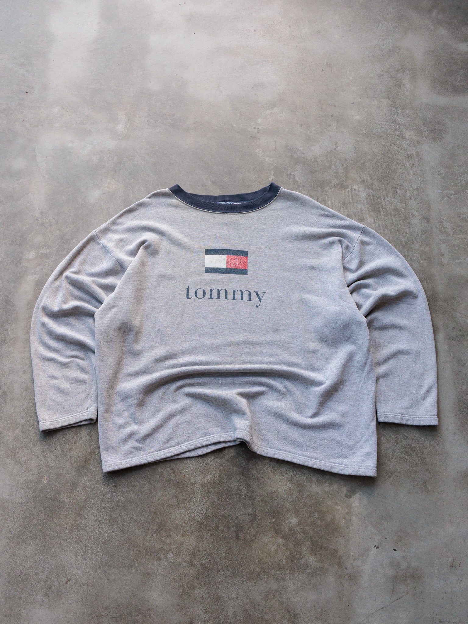 Vintage 90s Grey Tommy Hilfiger Sweatshirt (XL)