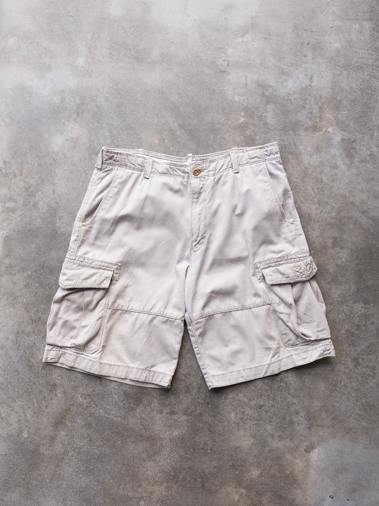 Vintage 00s Beige Timberland Cargo Shorts (W34)