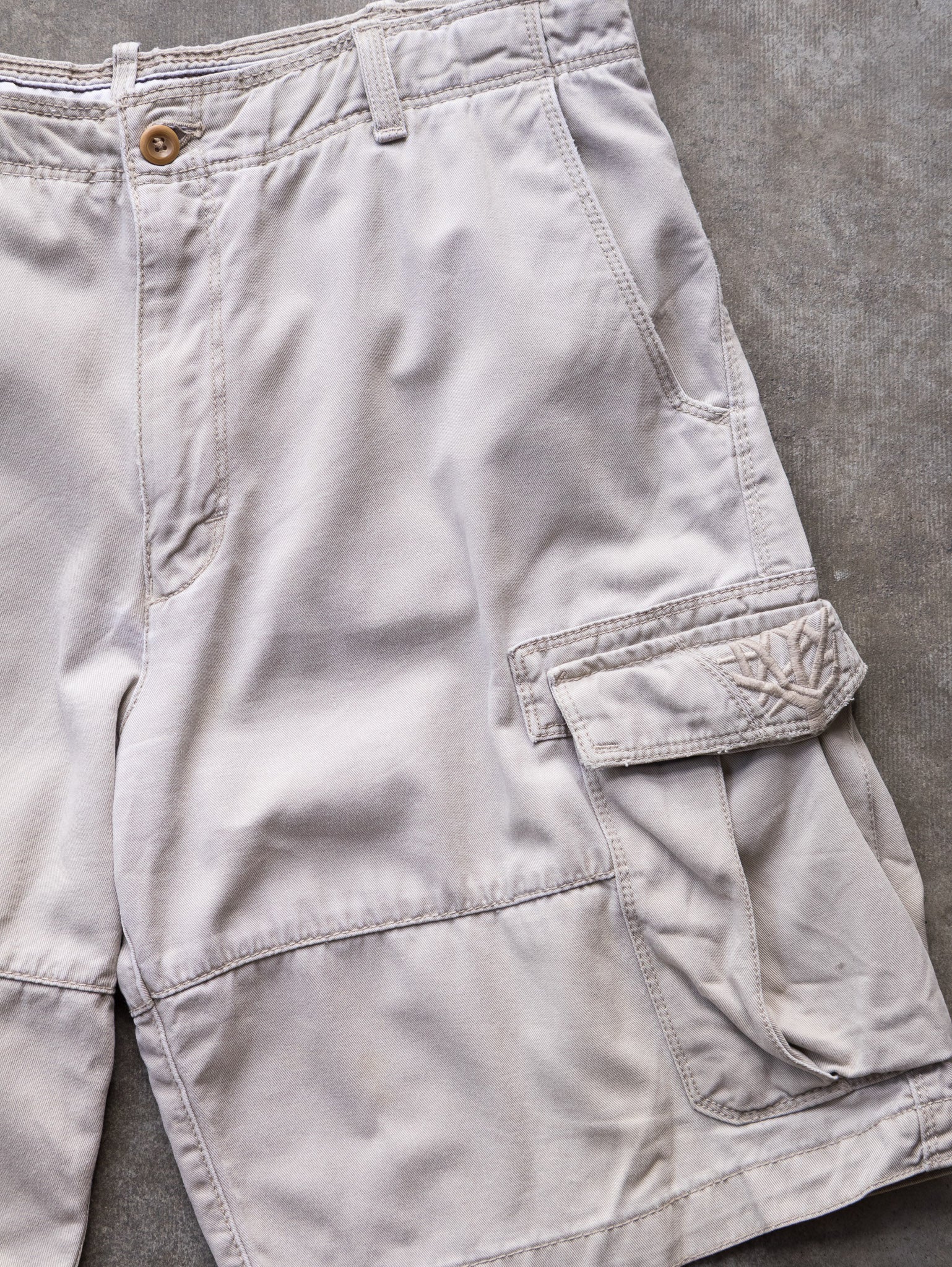 Vintage 00s Beige Timberland Cargo Shorts (W34)
