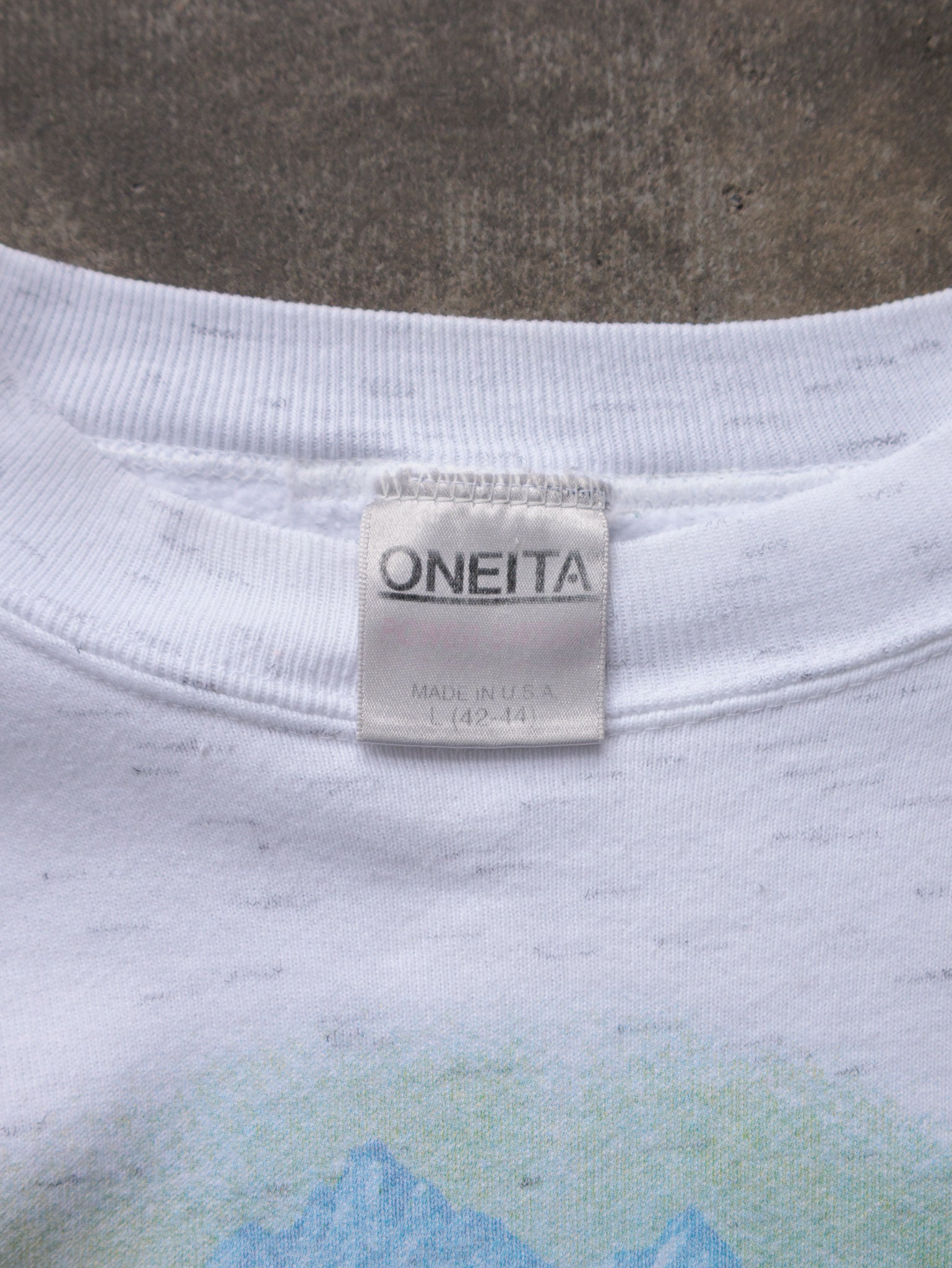 Vintage 90s White Montana Elk Sweatshirt (L)