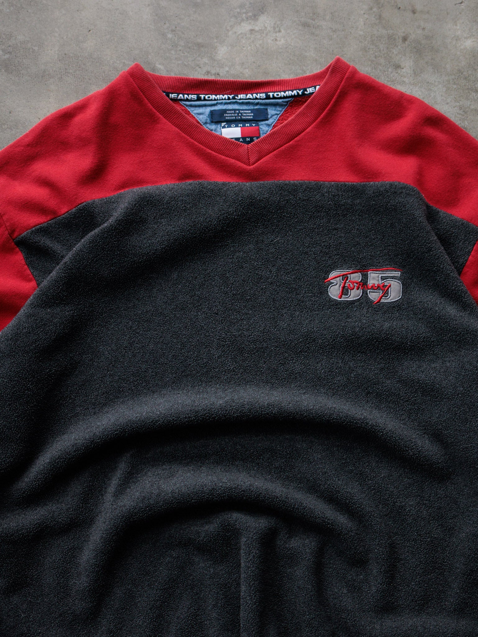 Vintage 90s Grey & Red Tommy Jeans Fleece Sweatshirt (XL)