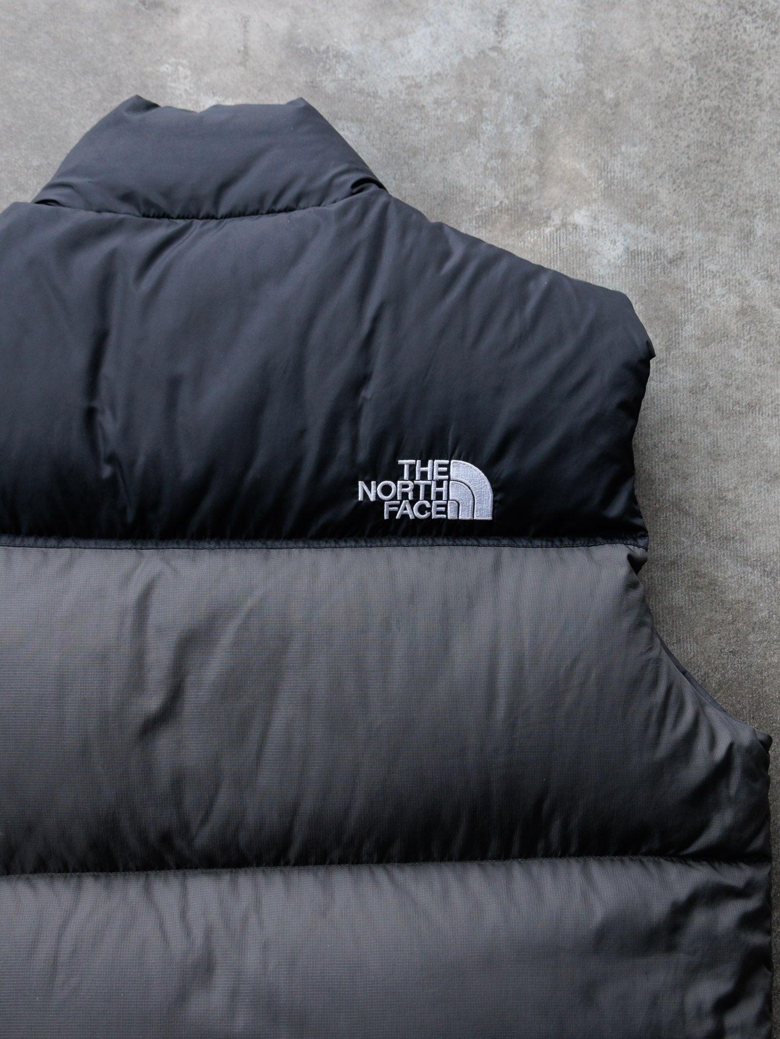Vintage 00s Grey & Black The North Face 700 Nuptse Puffer Vest (XL)