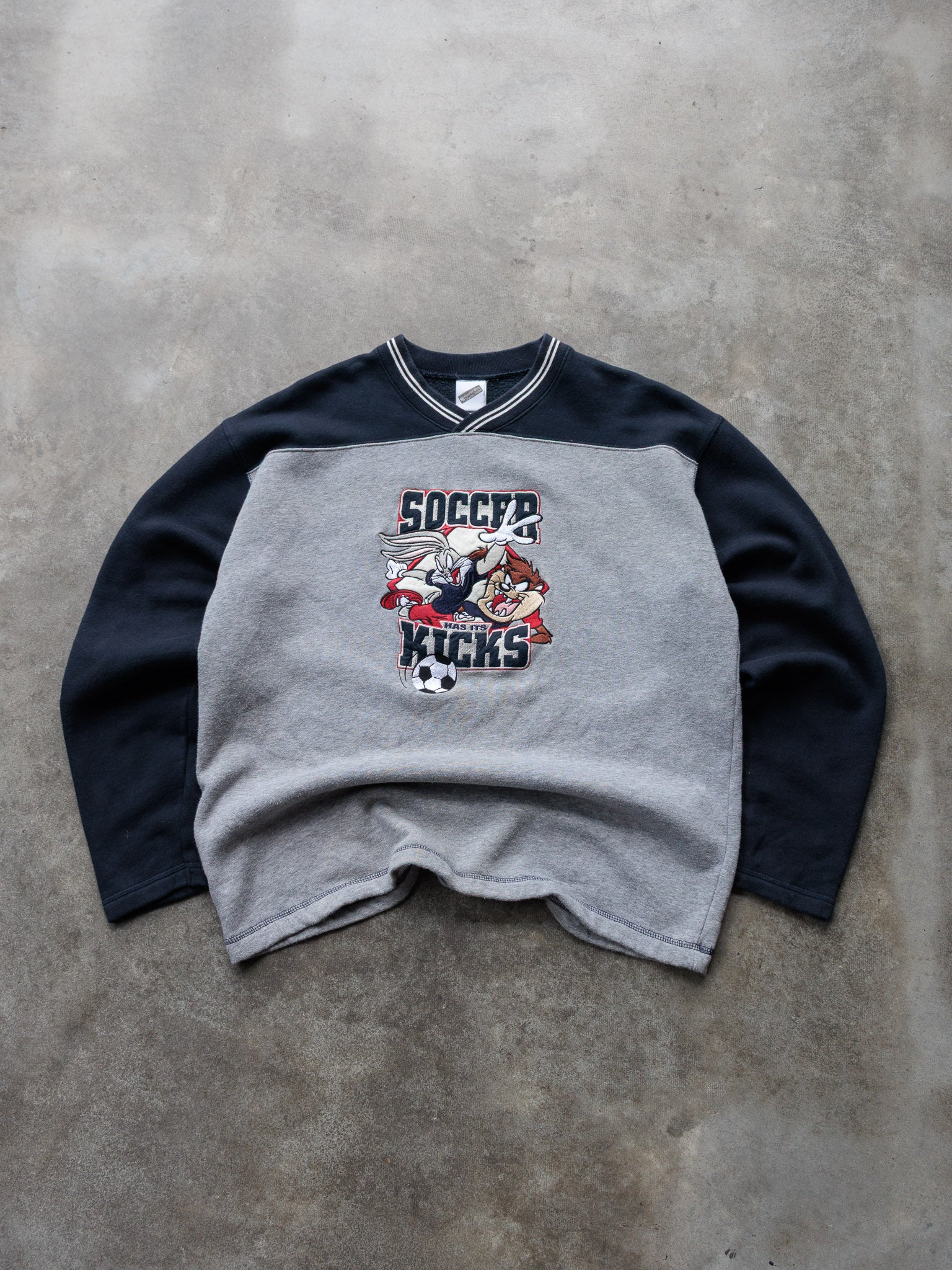 Vintage 00s Grey & Navy Looney Tunes Soccer Sweatshirt (S)