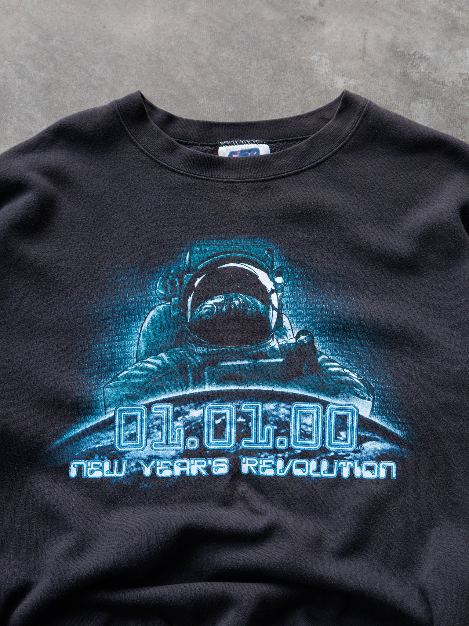 Vintage 2000 Black New Year's Revolution Astronaut Sweatshirt (L)