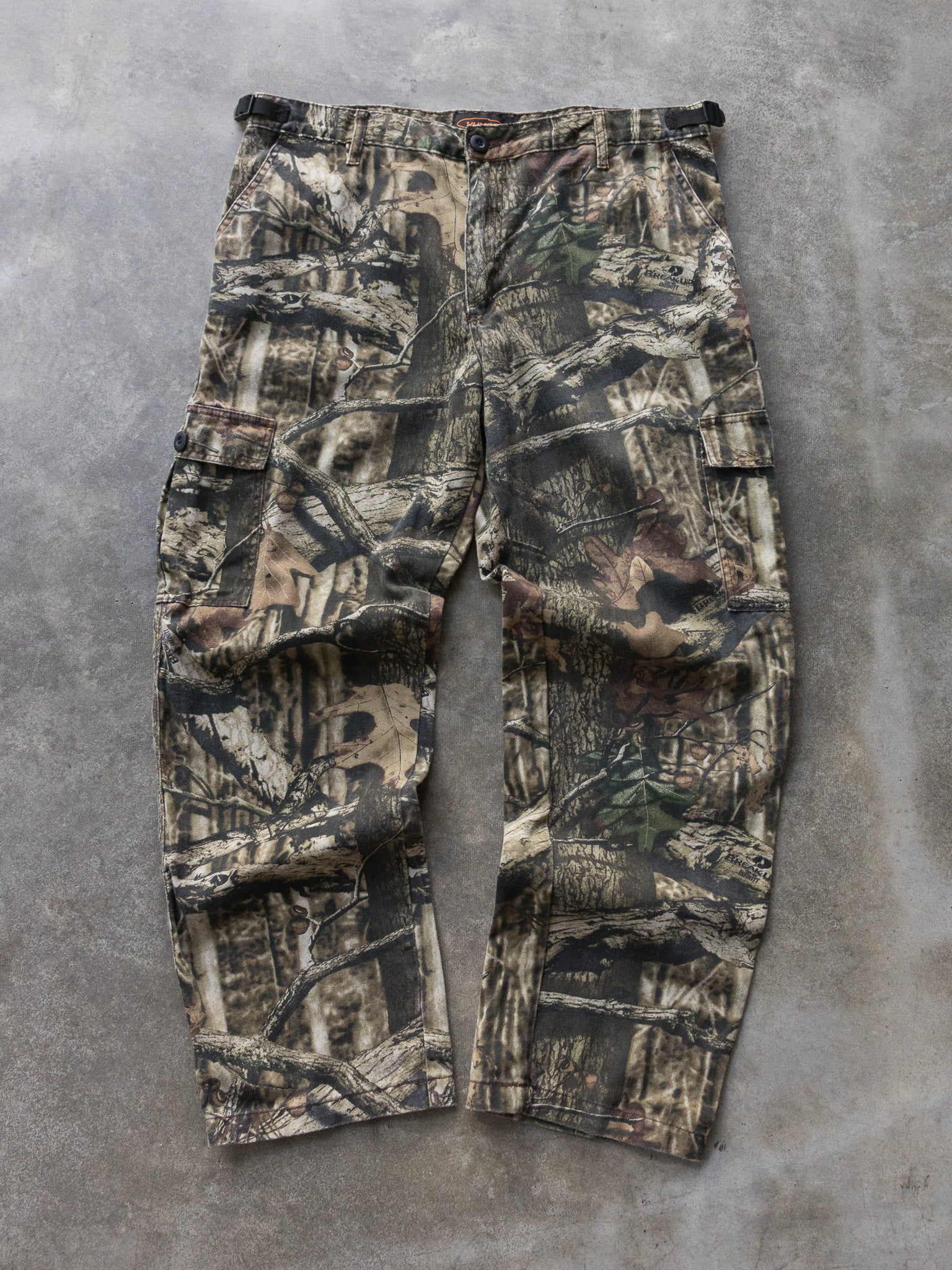 Vintage Yukon Gear Camo Cargo Pants (L)