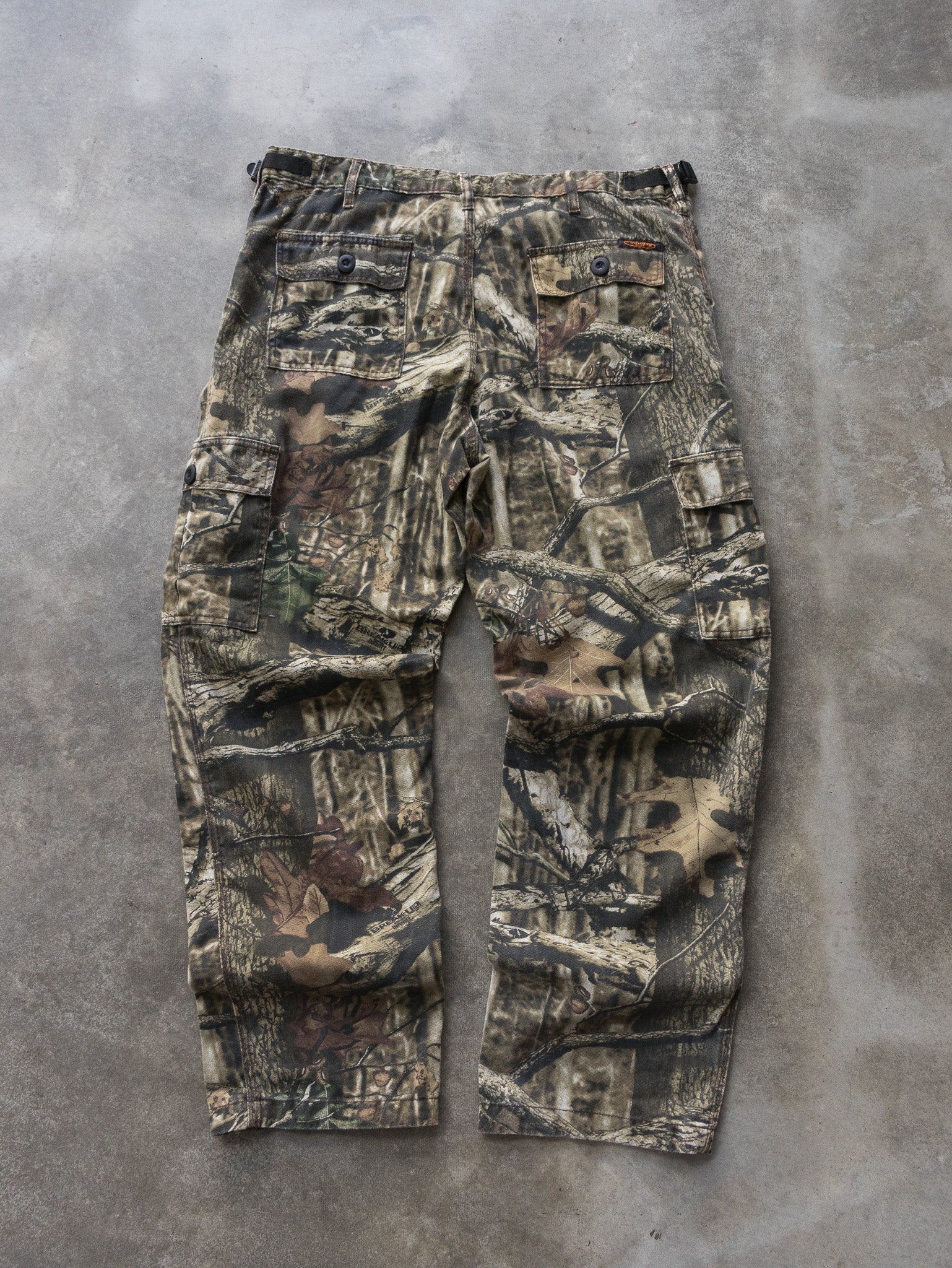 Vintage Yukon Gear Camo Cargo Pants (L)