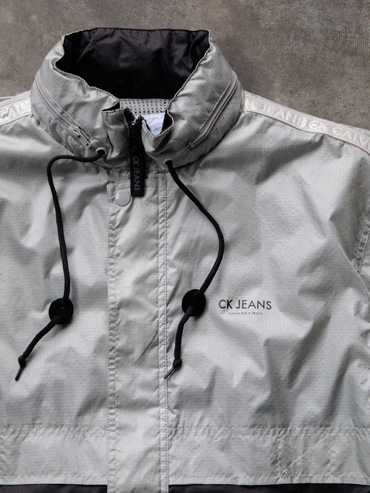Vintage 90s Silver Calvin Klein Jeans Colourblock Windbreaker (L)