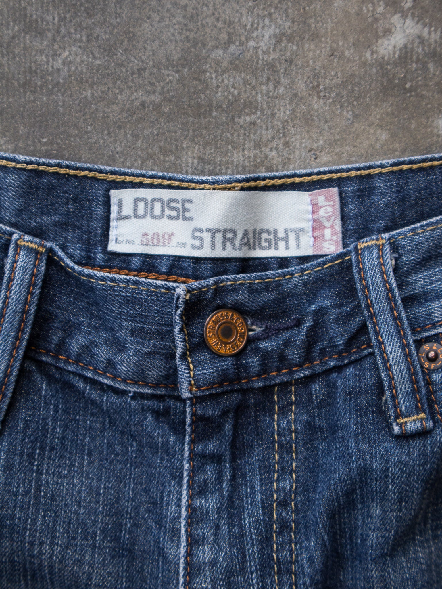 Vintage Blue Levi's 569 Denim Shorts (W32)