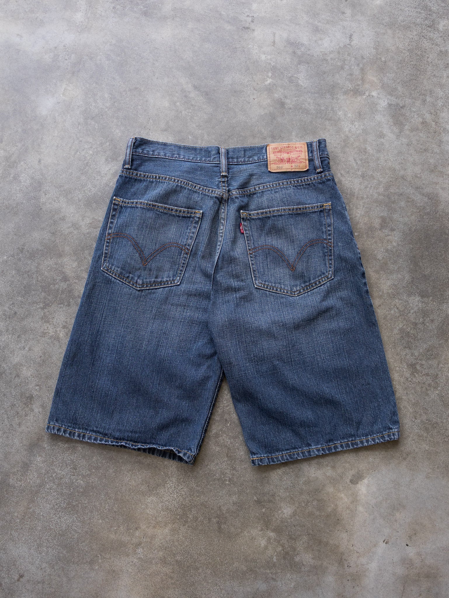 Vintage Blue Levi's 569 Denim Shorts (W32)