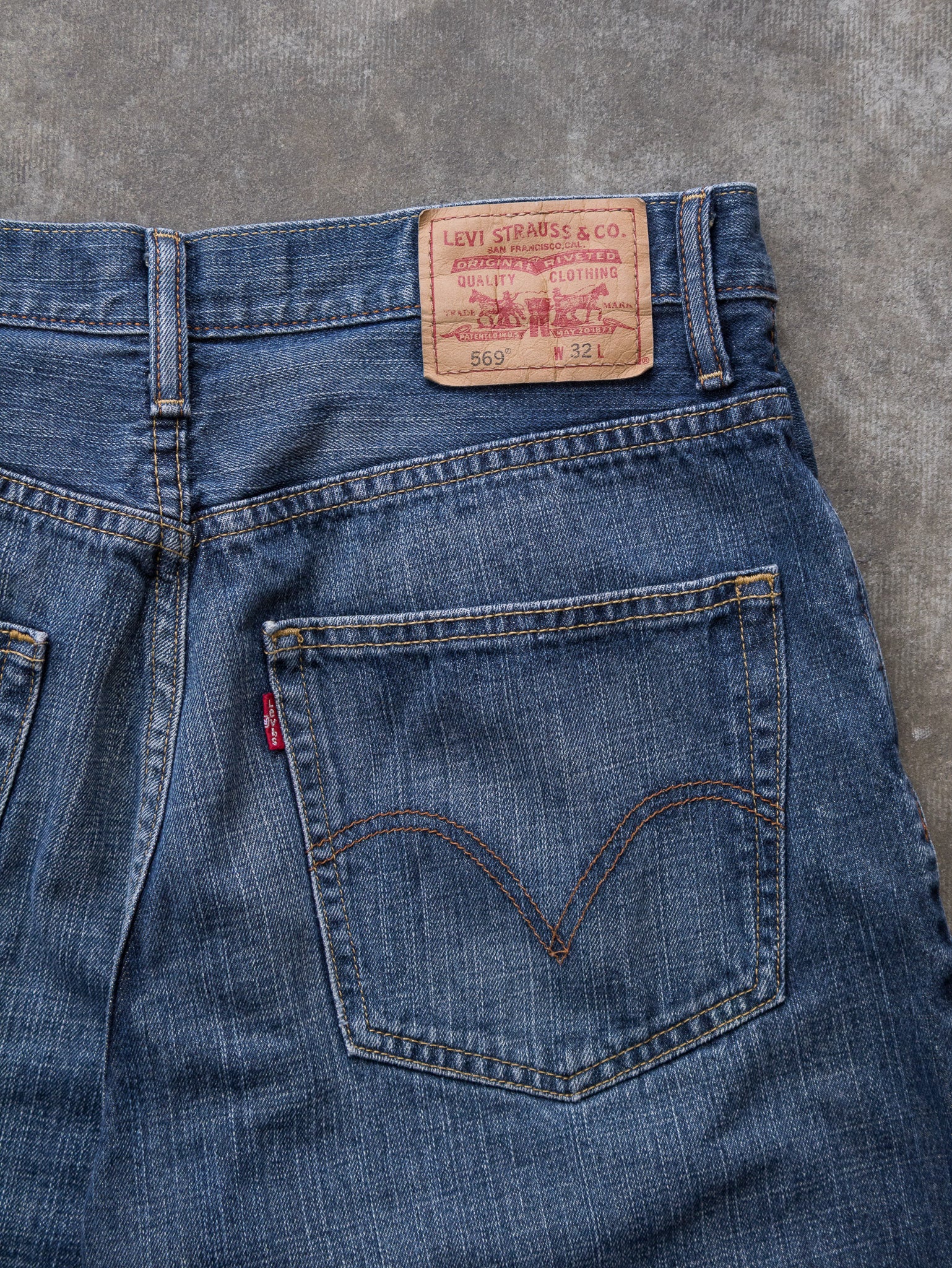 Vintage Blue Levi's 569 Denim Shorts (W32)