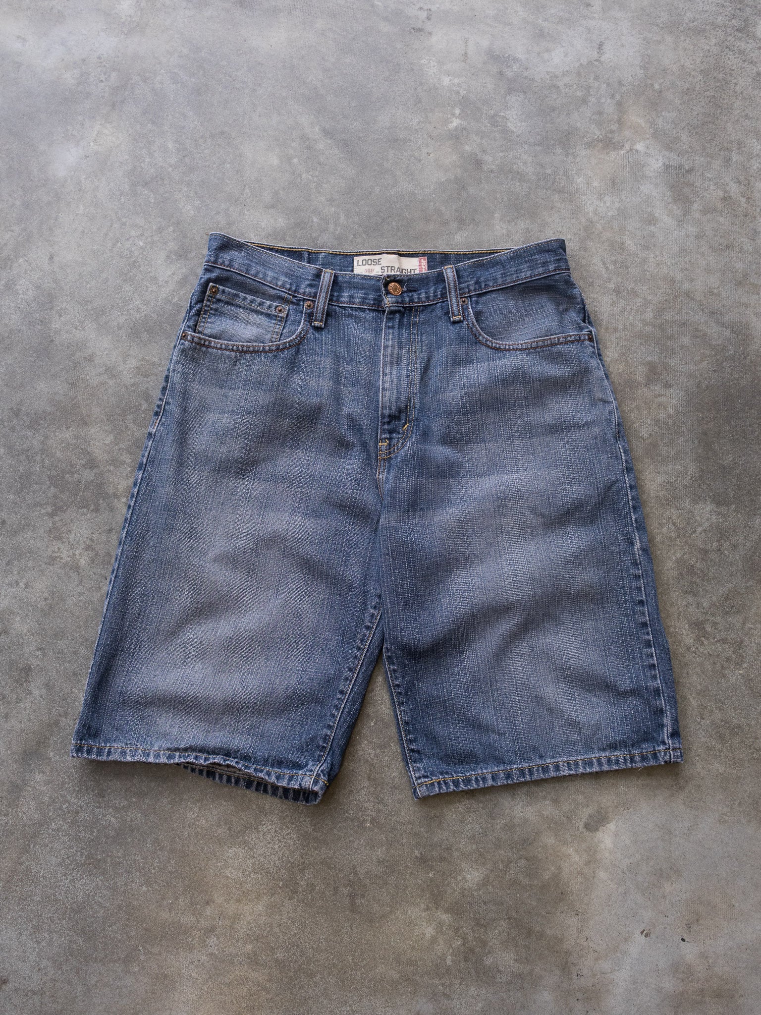 Vintage Blue Levi's 569 Denim Shorts (W32)