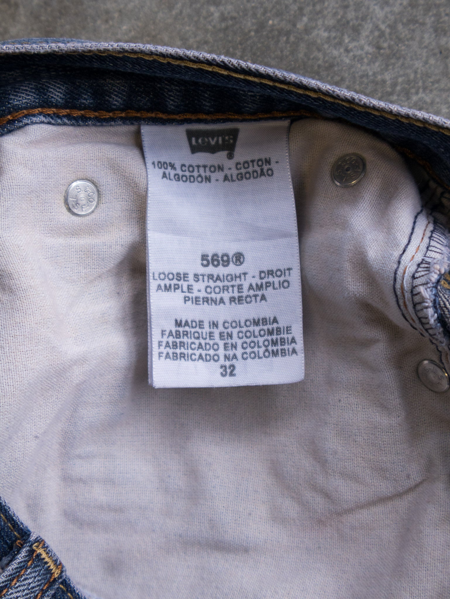 Vintage Blue Levi's 569 Denim Shorts (W32)