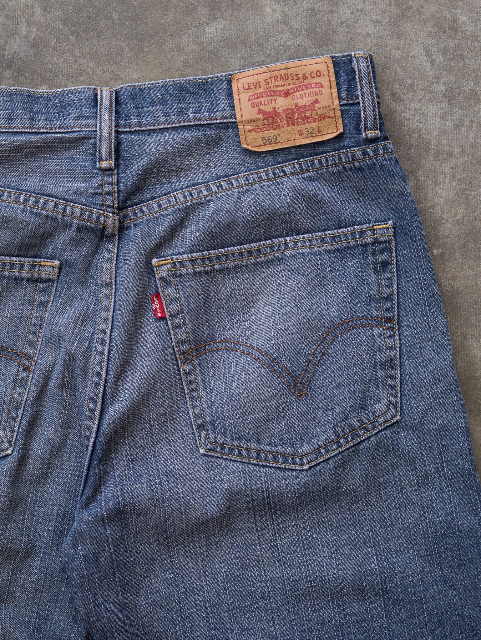 Vintage Blue Levi's 569 Denim Shorts (W32)