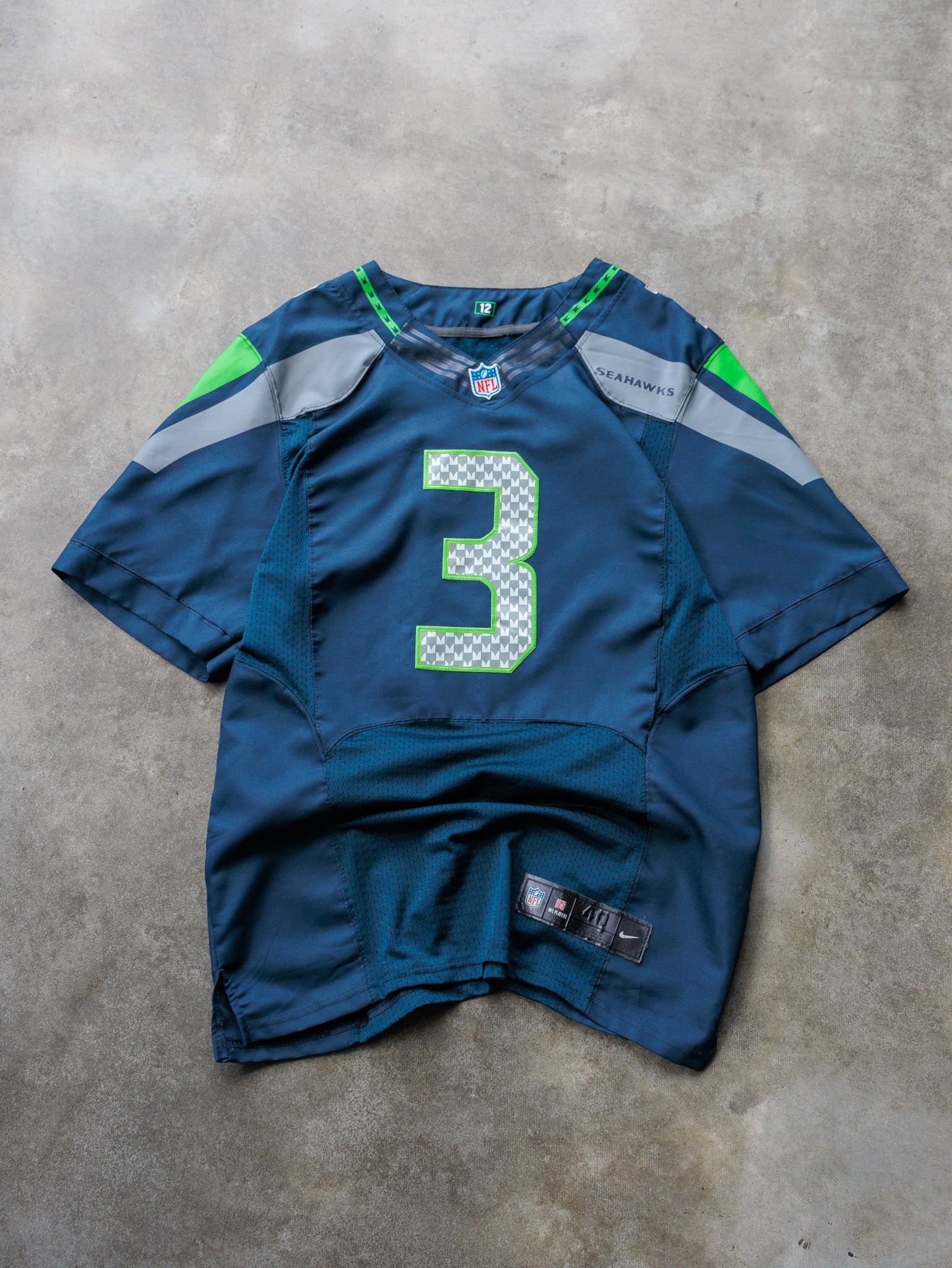 Vintage Nike Seattle Seahawks Russell Wilson NFL Jersey (M)