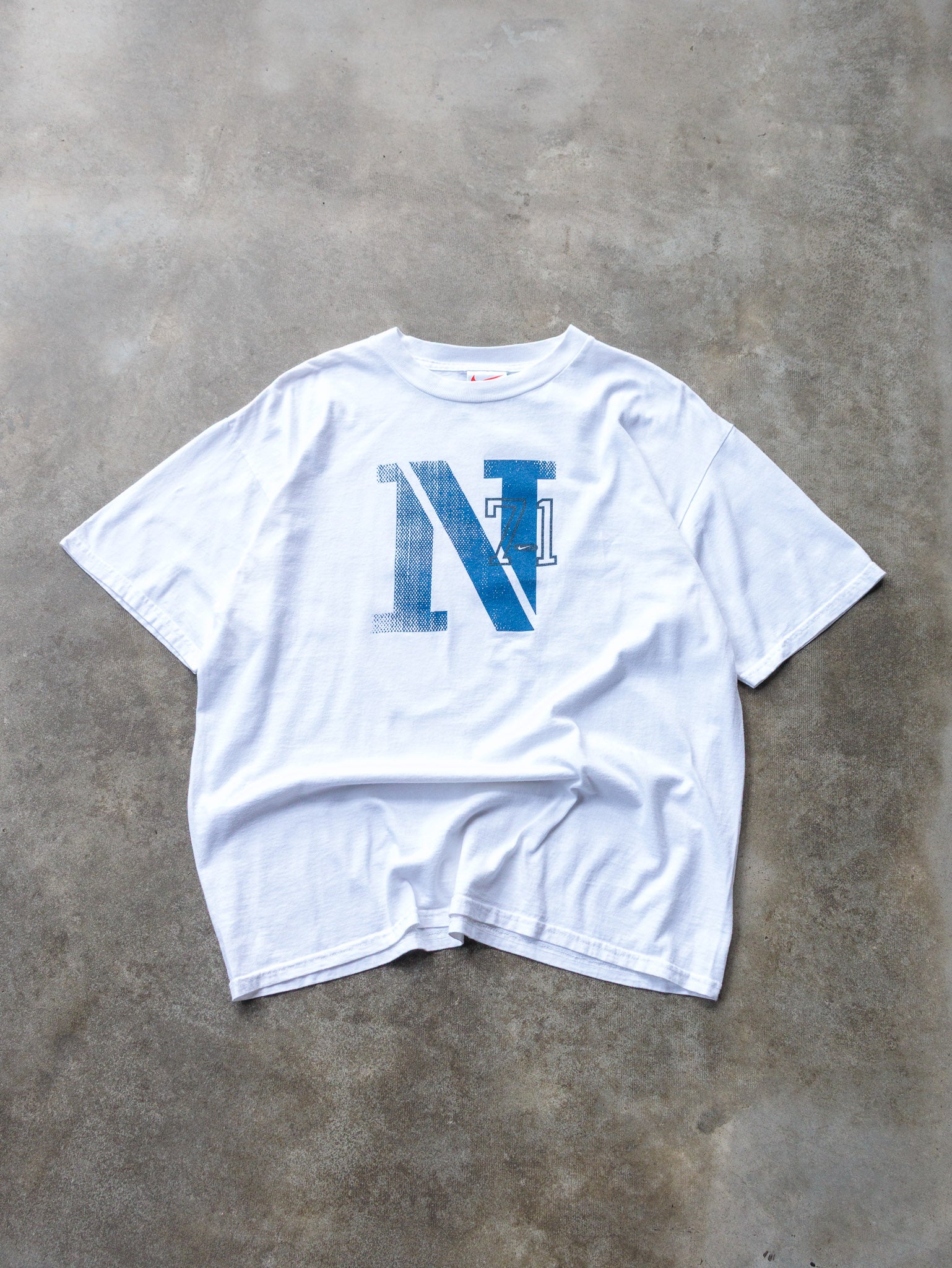 Vintage 00s White Nike Graphic Tee (L)