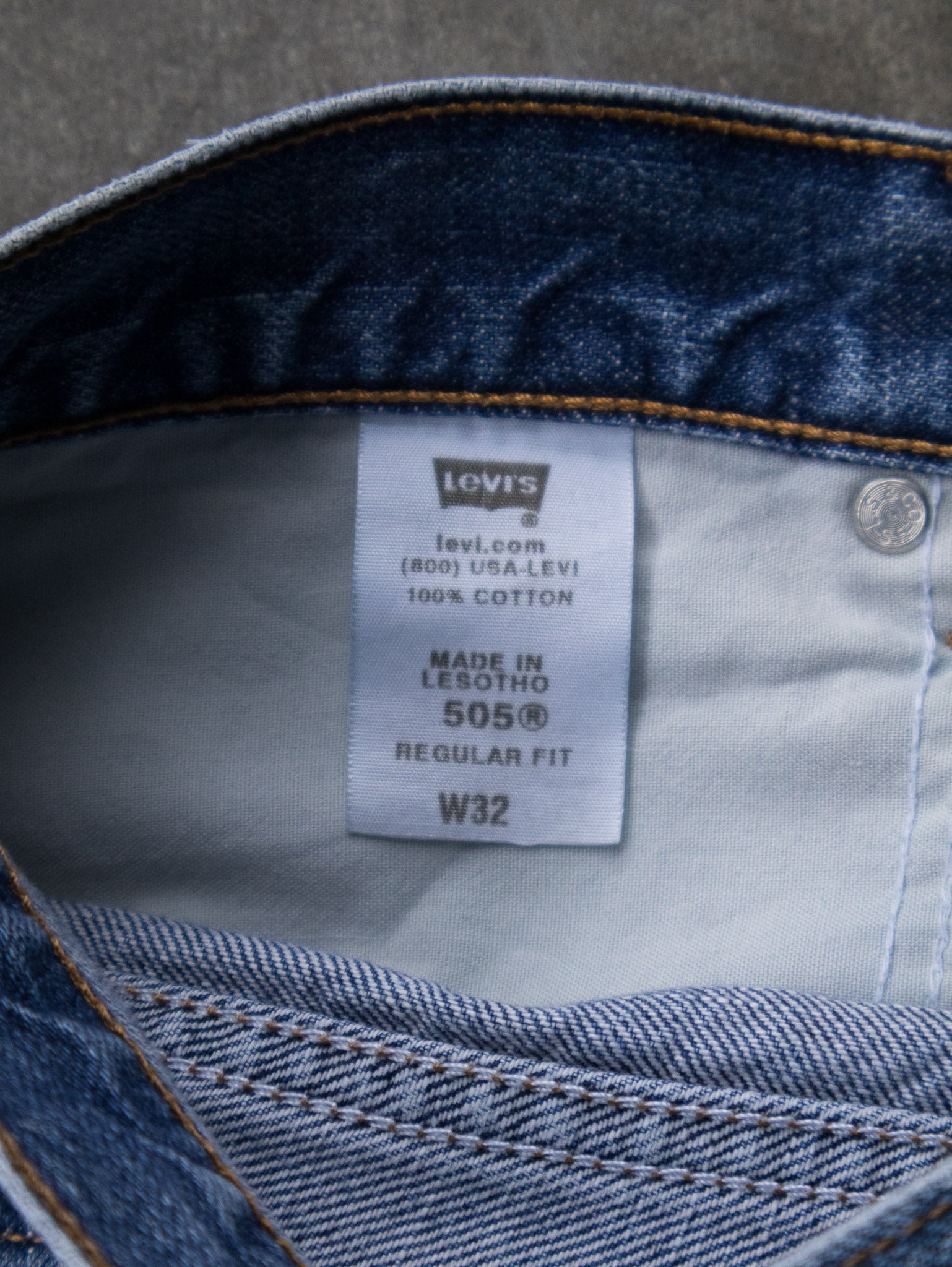 Vintage Blue Levi's 505 Denim Shorts (W32)