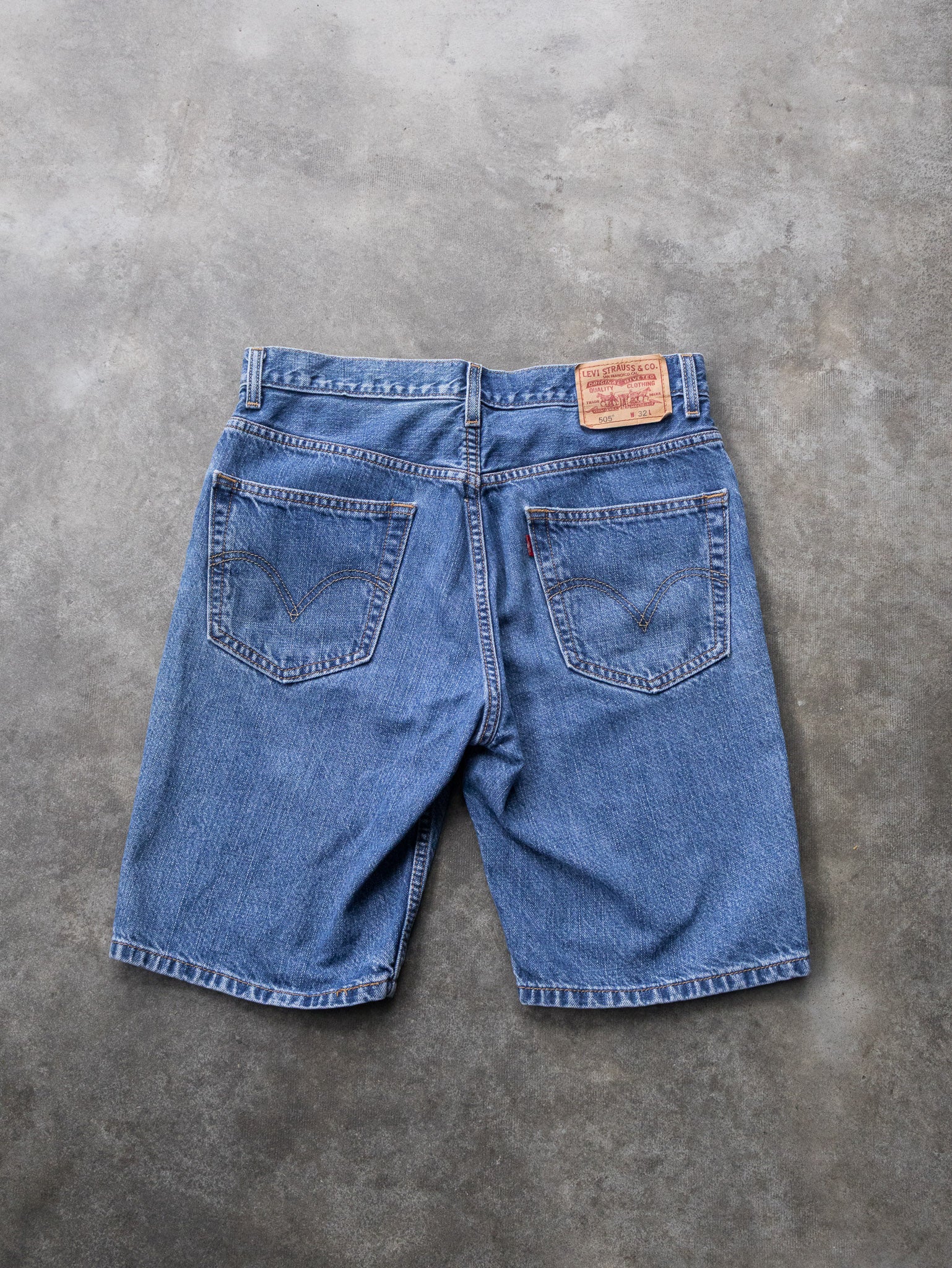 Vintage Blue Levi's 505 Denim Shorts (W32)