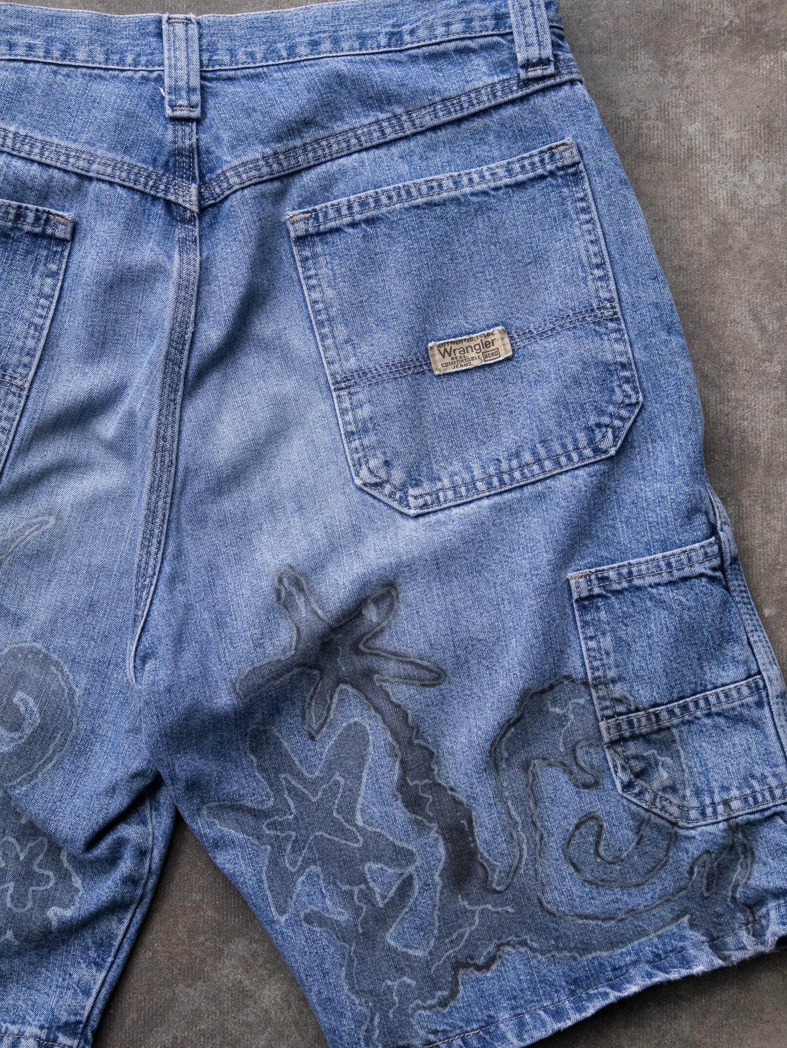 Vintage Blue Wrangler Custom Artwork Denim Carpenter Shorts (W32)