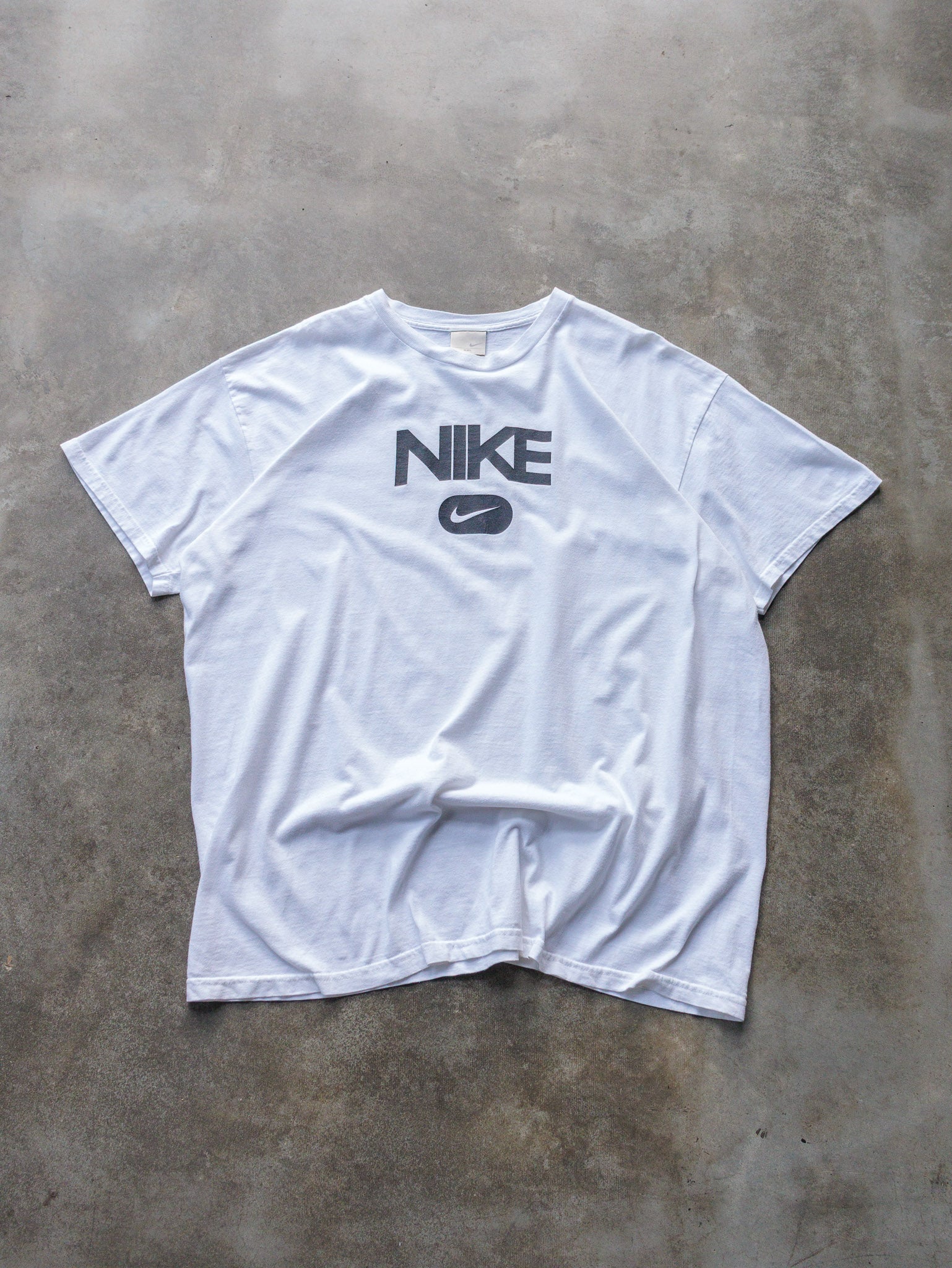 Vintage 00s White Nike Tee (2XL)