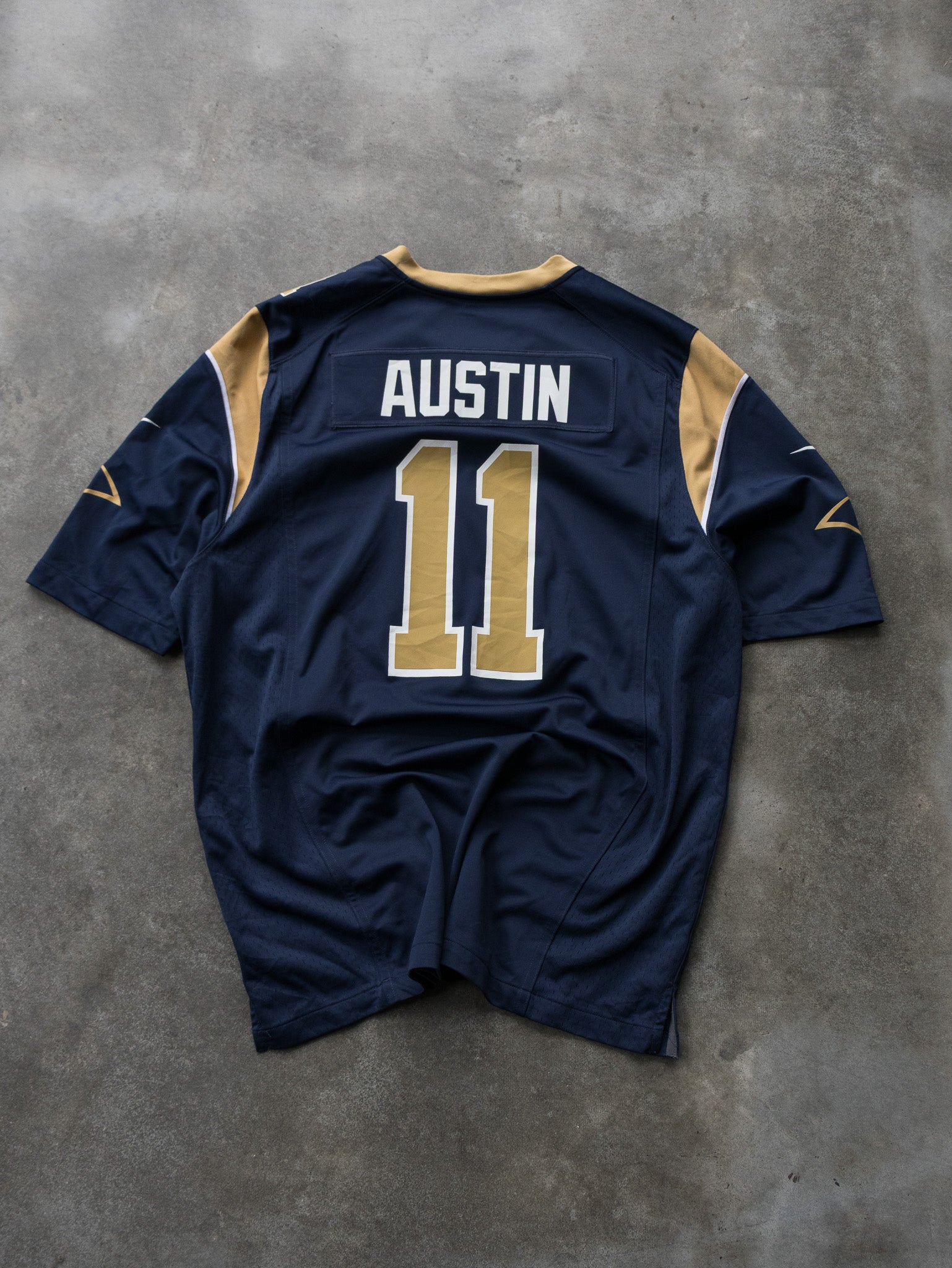 Vintage Nike St. Louis Rams NFL Jersey (XL)