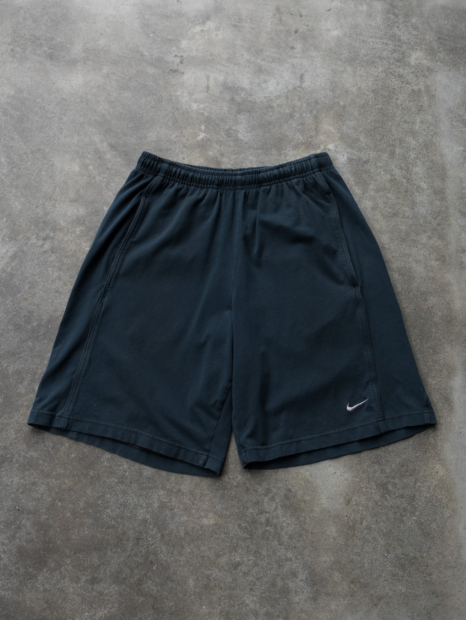 Vintage Navy Nike Shorts (M)