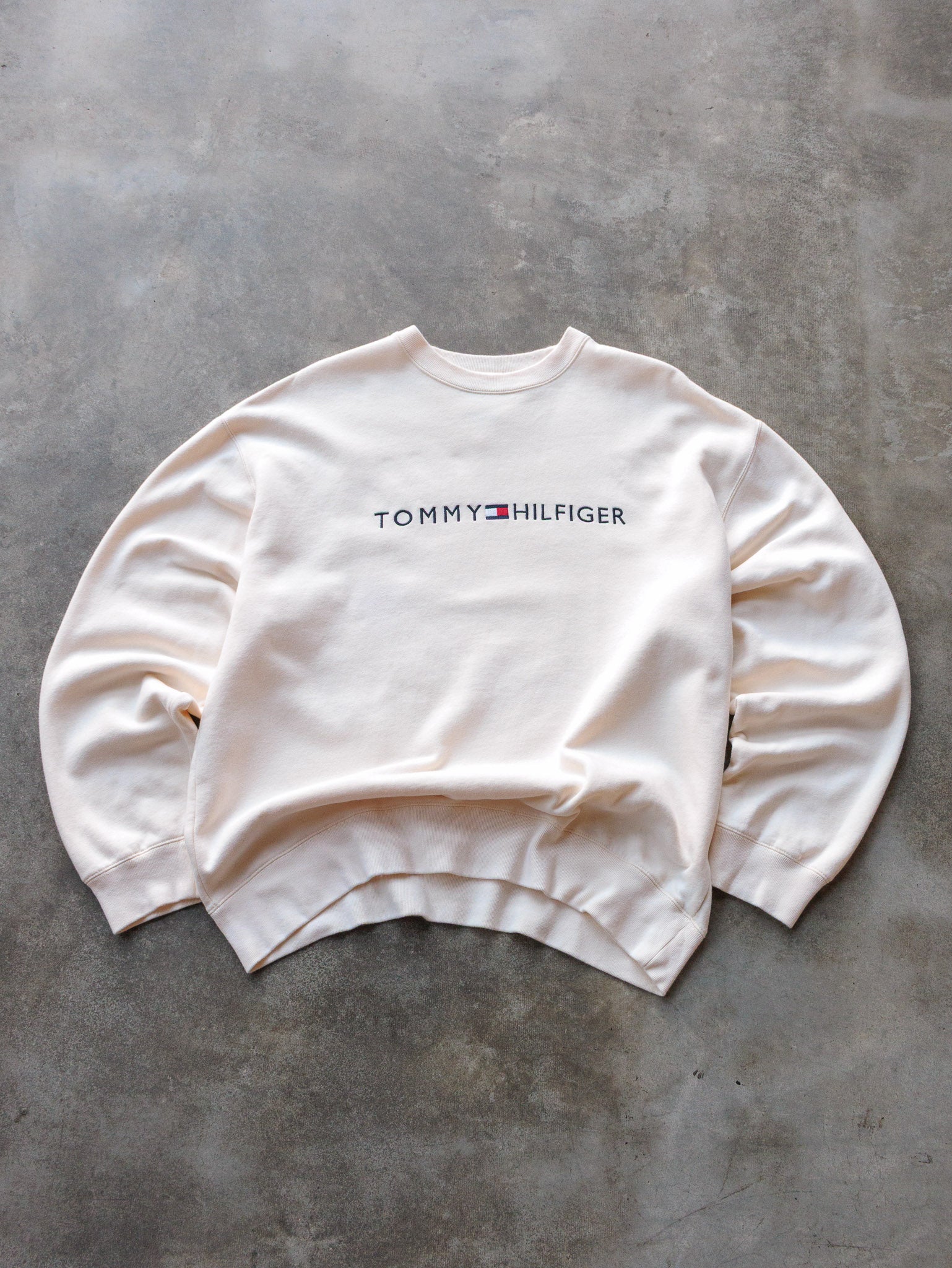 Vintage 90s Cream Tommy Hilfiger Sweatshirt (XL)