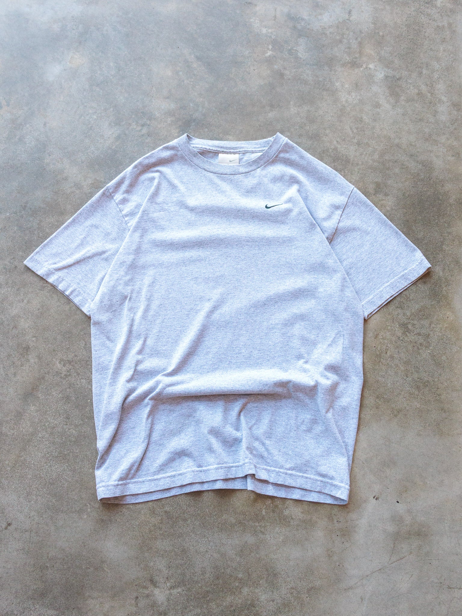 Vintage 00s Grey Nike Swoosh Embroidered Tee (L)