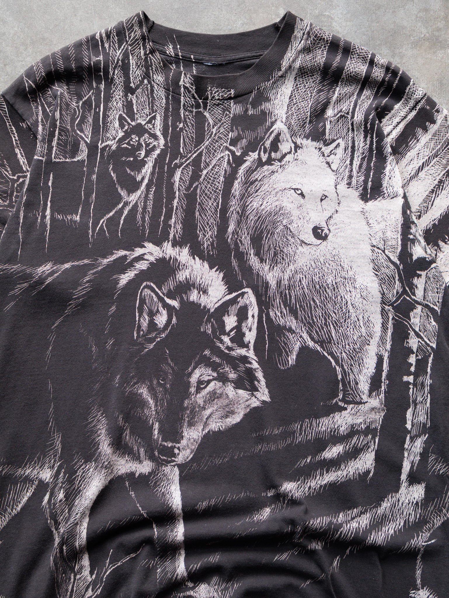 Vintage Wolf All Over Print Graphic Tee (L)