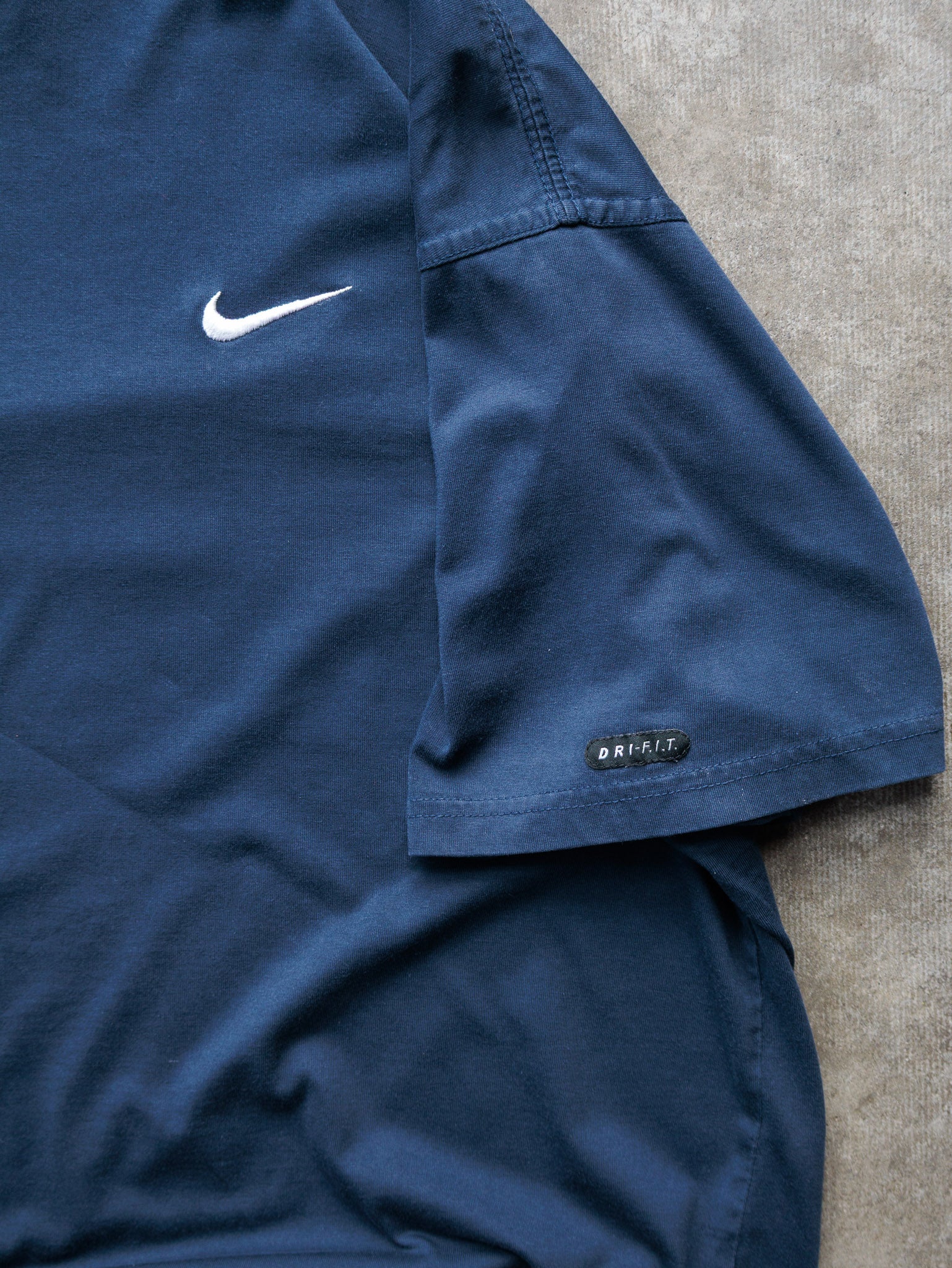 Vintage 90s Navy Nike Swoosh Tee (L)
