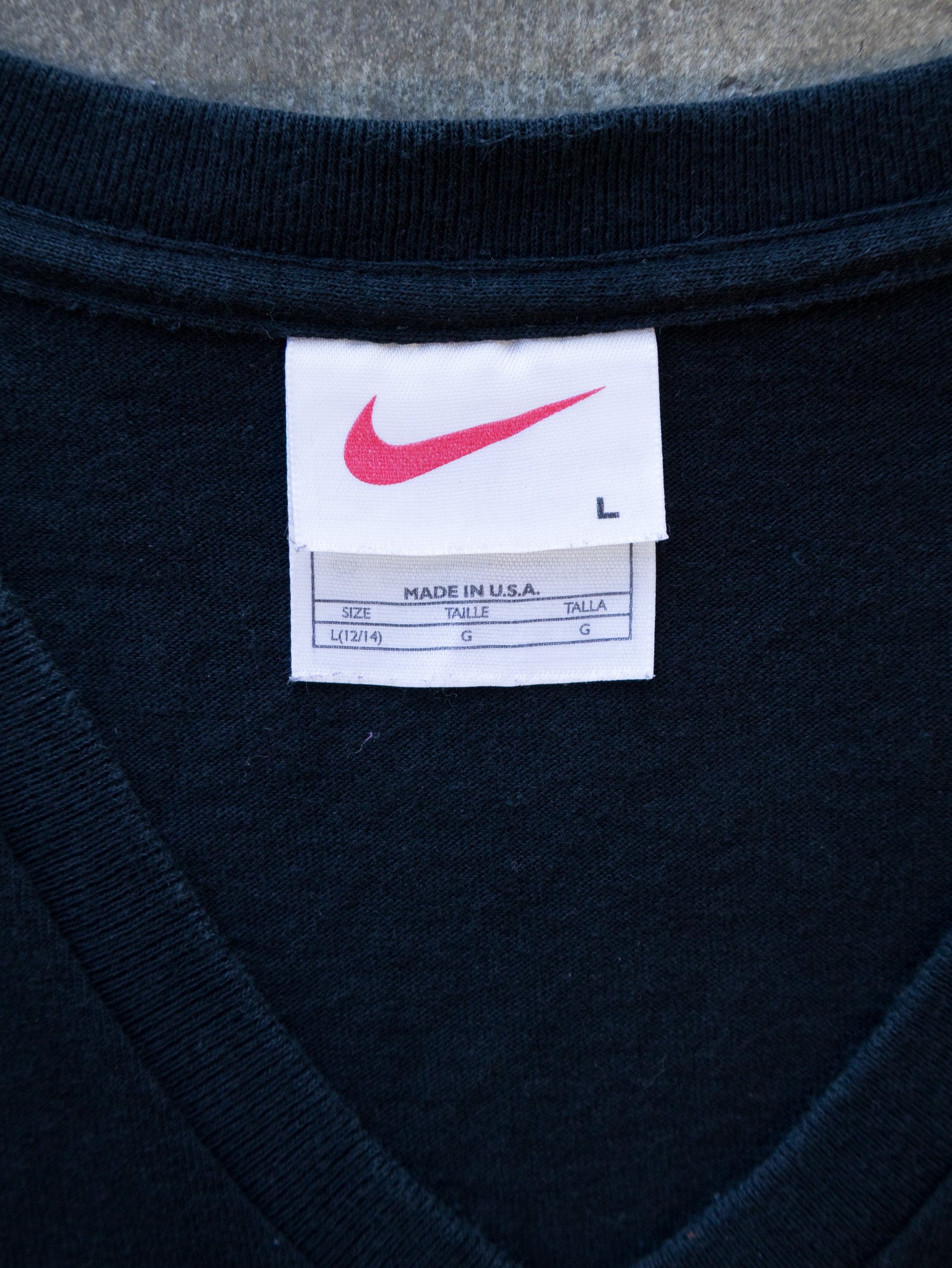 Vintage 90s Nike V-Neck Tee (L)