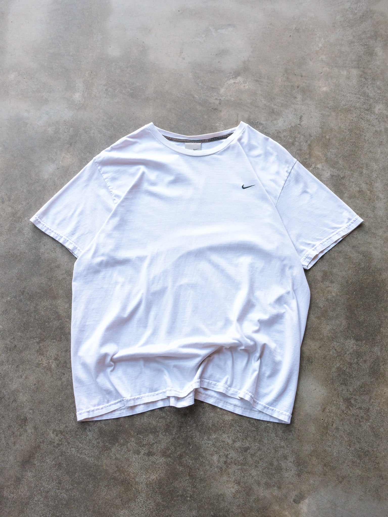 Vintage 00s White Nike Swoosh Tee (XL)