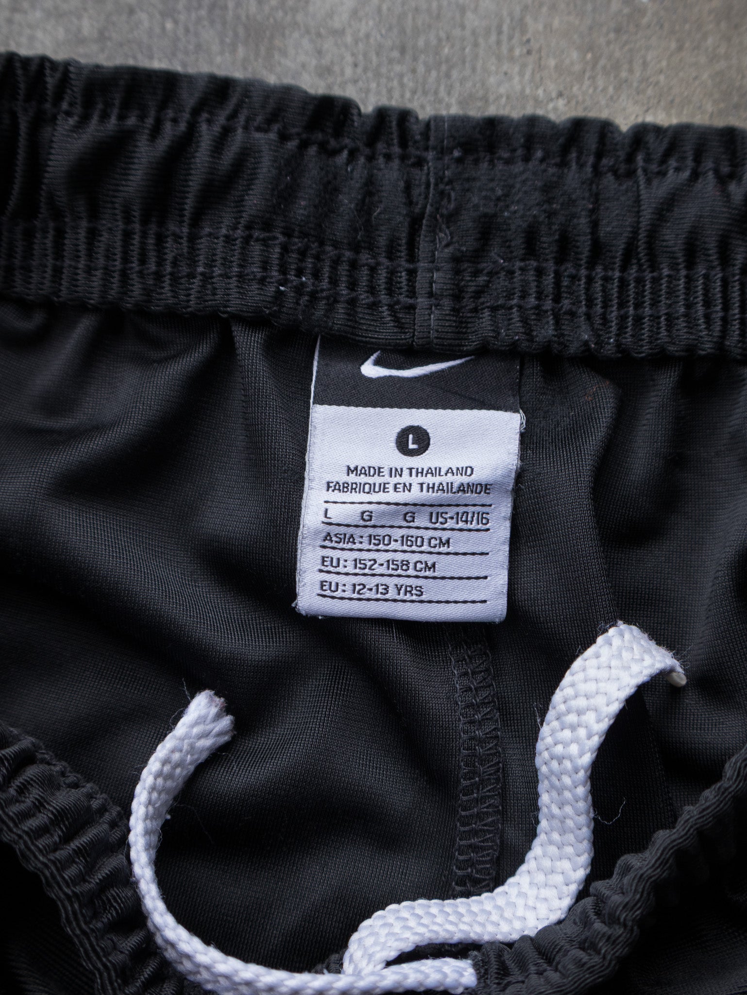 Vintage Black Nike Basketball Shorts (14-16Y)