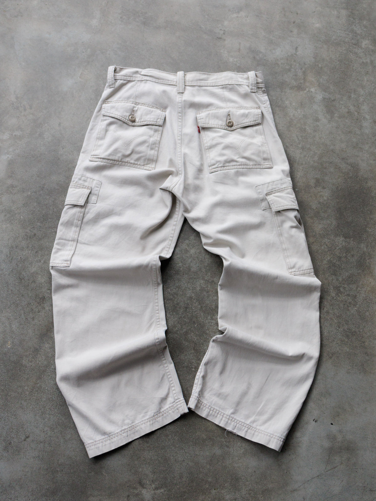 Vintage Beige Levi's Cargo Pants (W32)