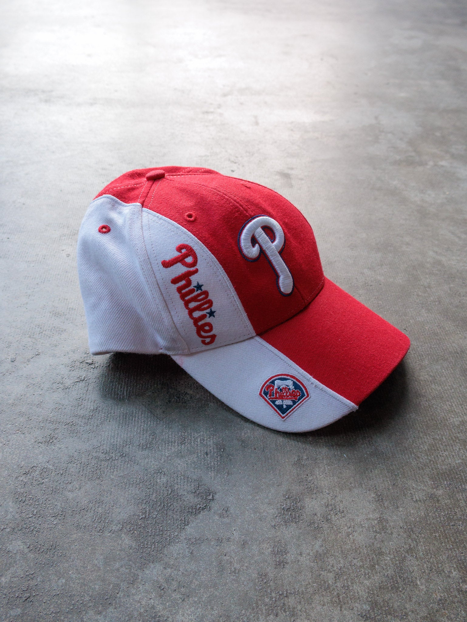 Vintage 00s Red & White Philadelphia Phillies Hat