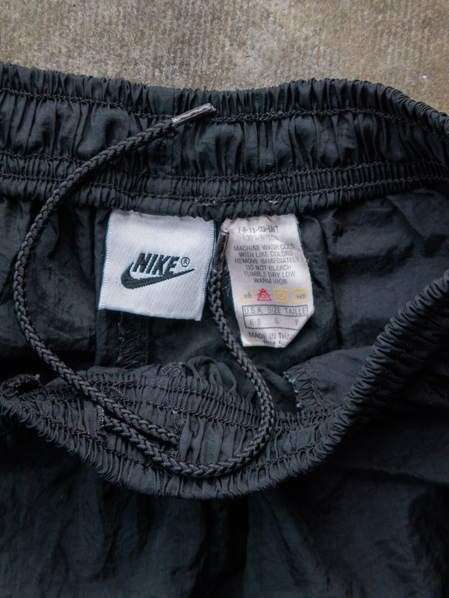 Vintage 90s Black Nike Swim Shorts (6-8Y)