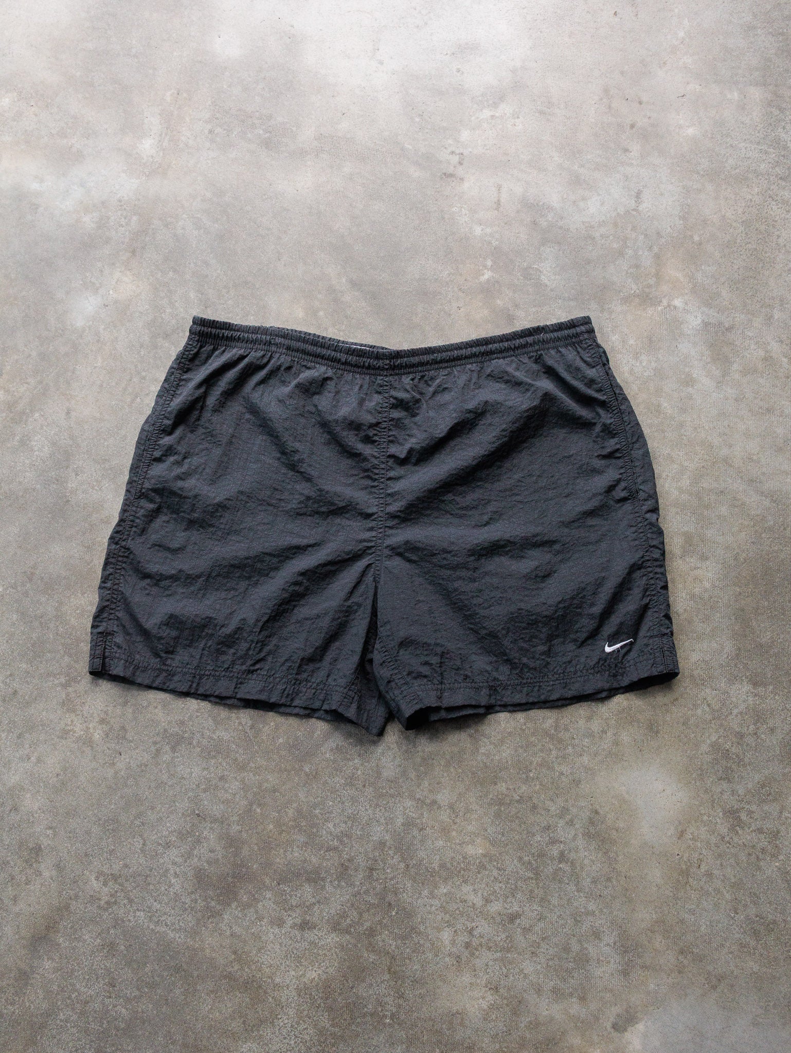 Vintage 00s Black Nike Swim Shorts (12-14Y)
