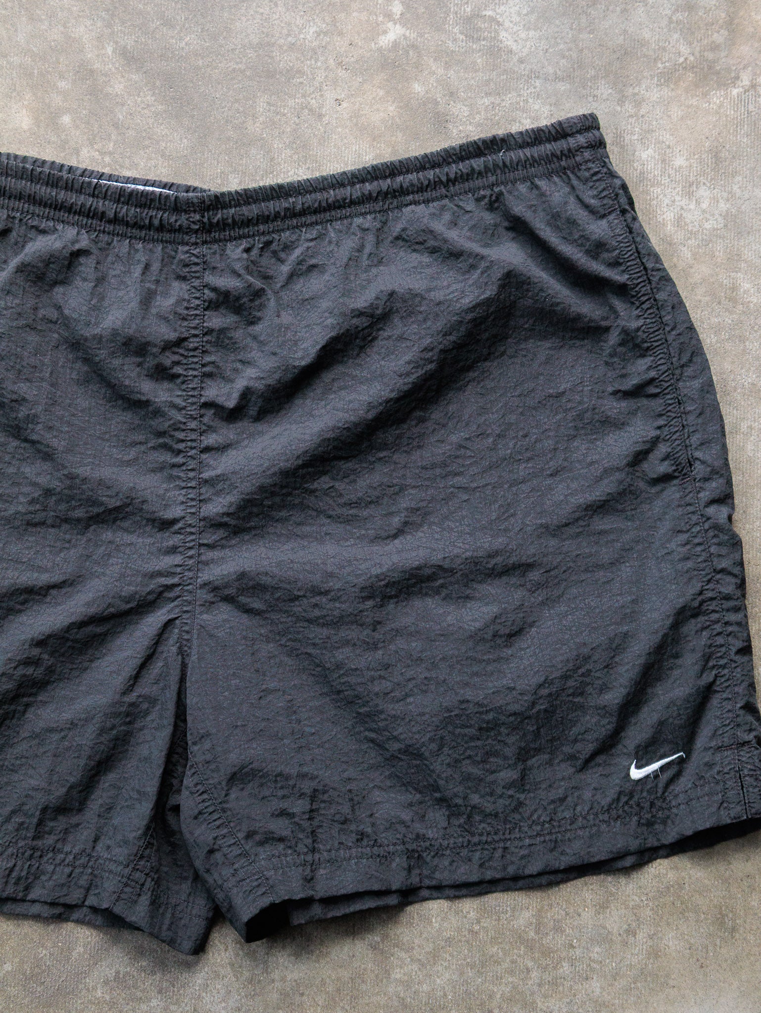 Vintage 00s Black Nike Swim Shorts (12-14Y)